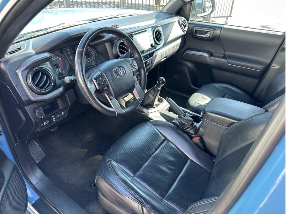2019-toyota-tacoma-double-cab-for-sale-01