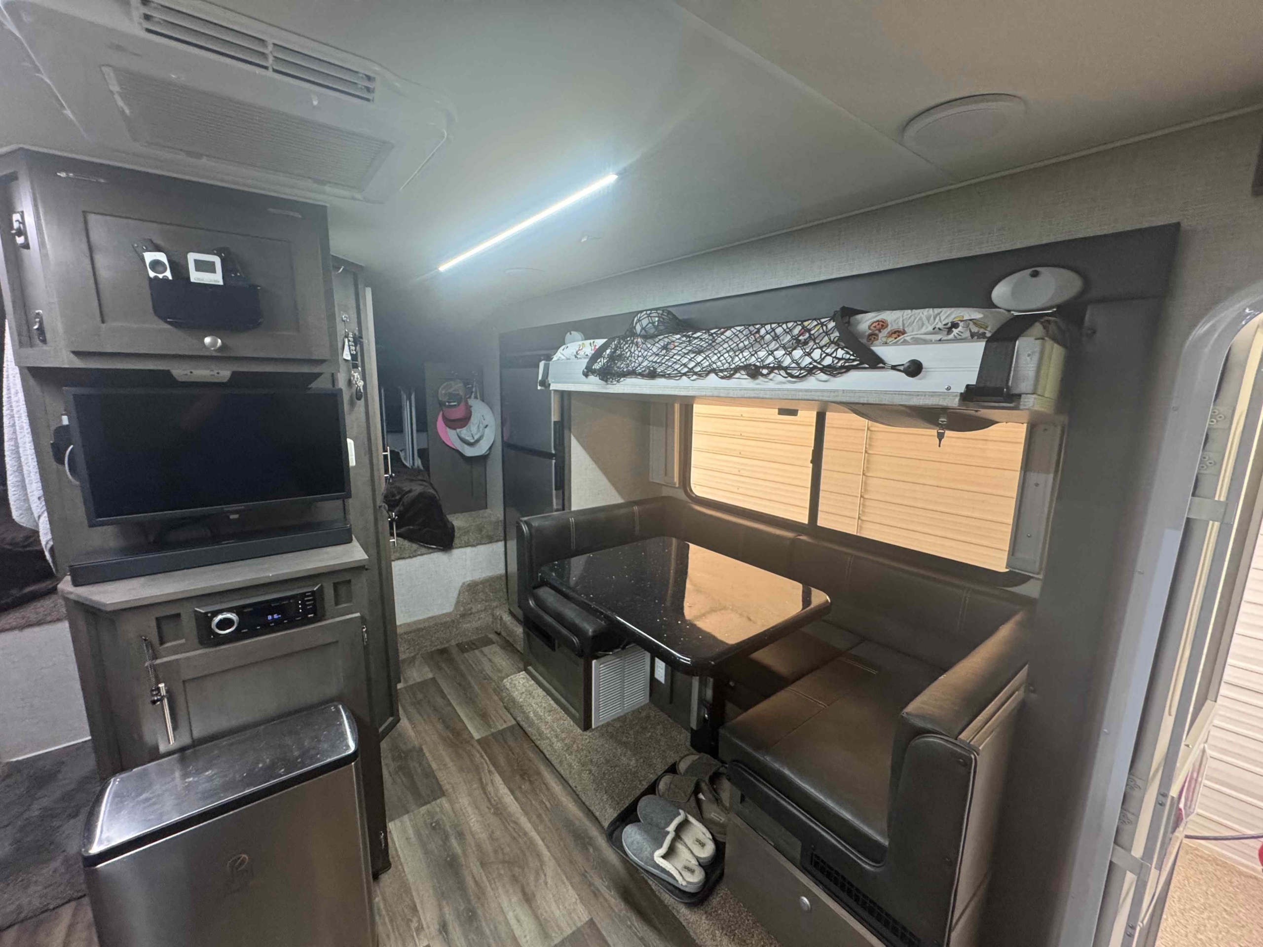 2022 Ford F550 Lariat Elevation Off Grid-37 2022 Ford F550 Lariat Elevation Off Grid-37