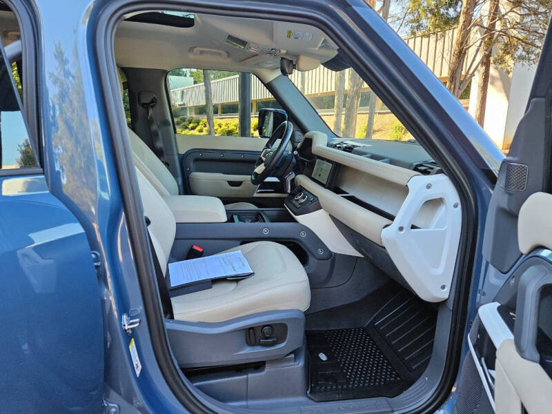 2023-land-rover-defender-110-se-awd-4dr-suv (12)