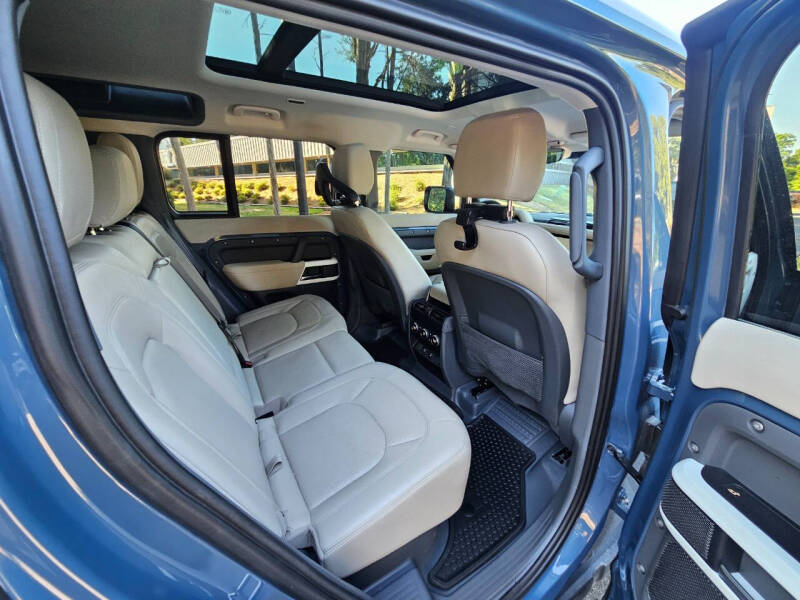2023-land-rover-defender-110-se-awd-4dr-suv (15)