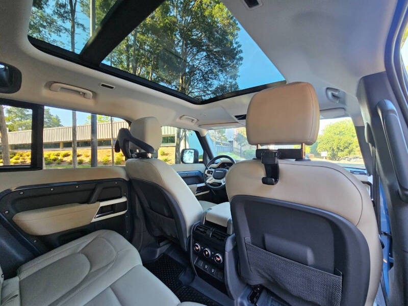 2023-land-rover-defender-110-se-awd-4dr-suv (16)