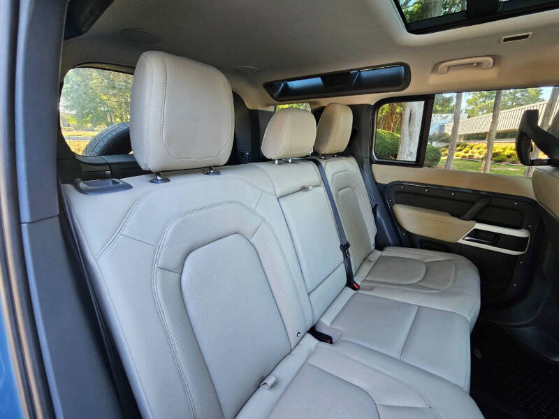2023-land-rover-defender-110-se-awd-4dr-suv (17)