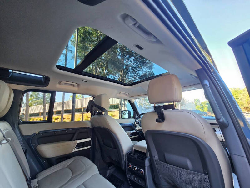 2023-land-rover-defender-110-se-awd-4dr-suv (19)