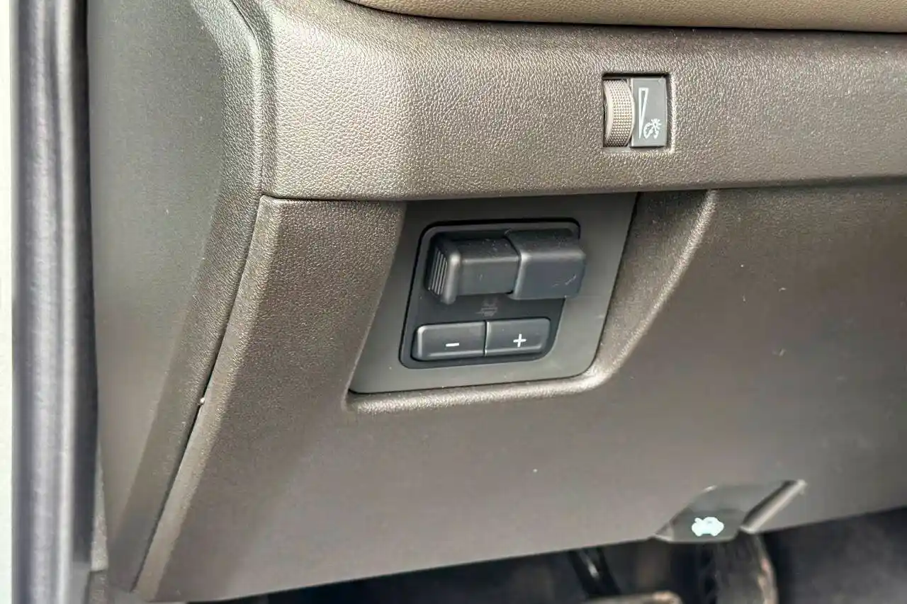 2025-chevrolet-colorado-zr2-4x4-4dr-crew-cab-for-sale-new-lebanon-ny-26