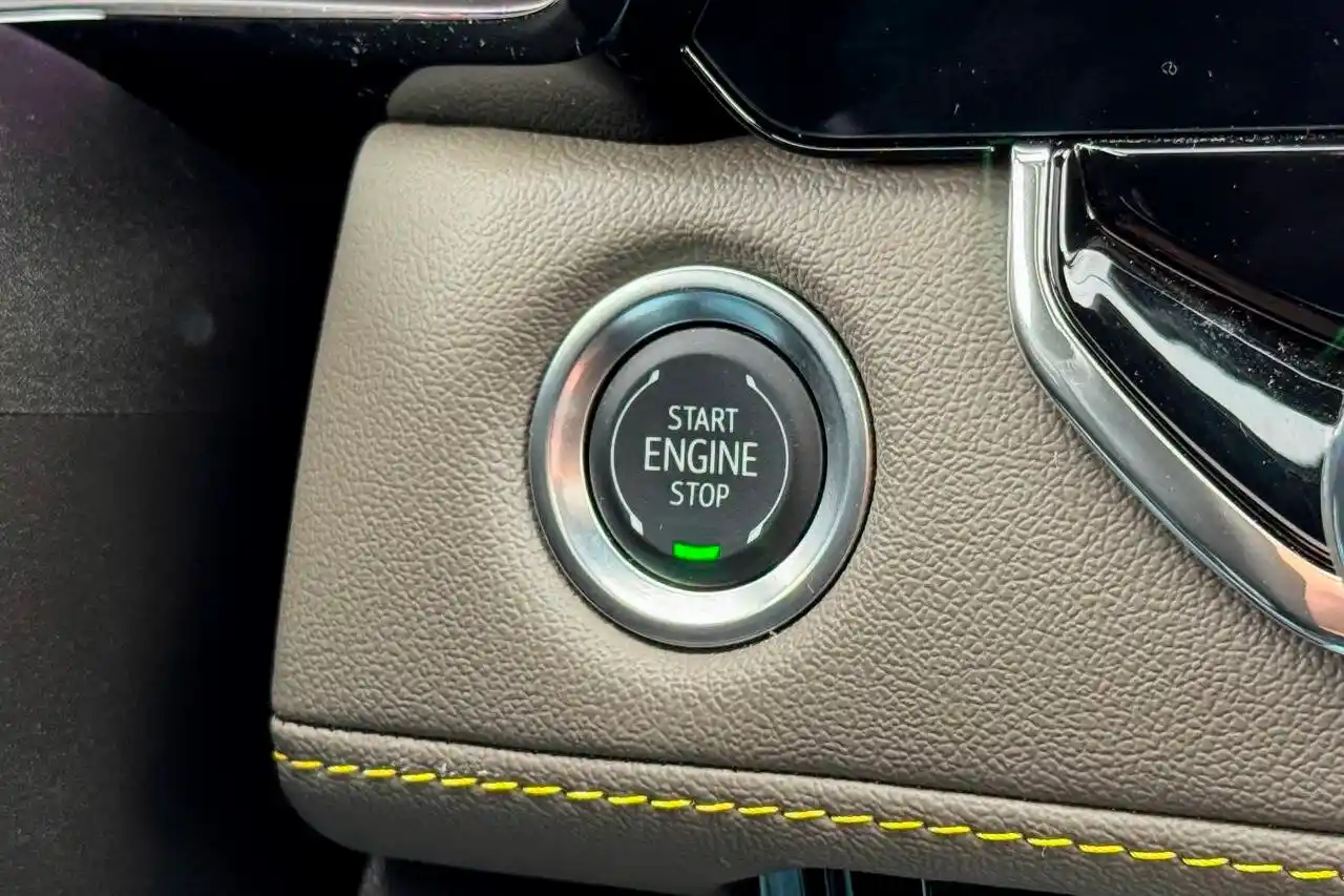 2025-chevrolet-colorado-zr2-4x4-4dr-crew-cab-for-sale-new-lebanon-ny-27