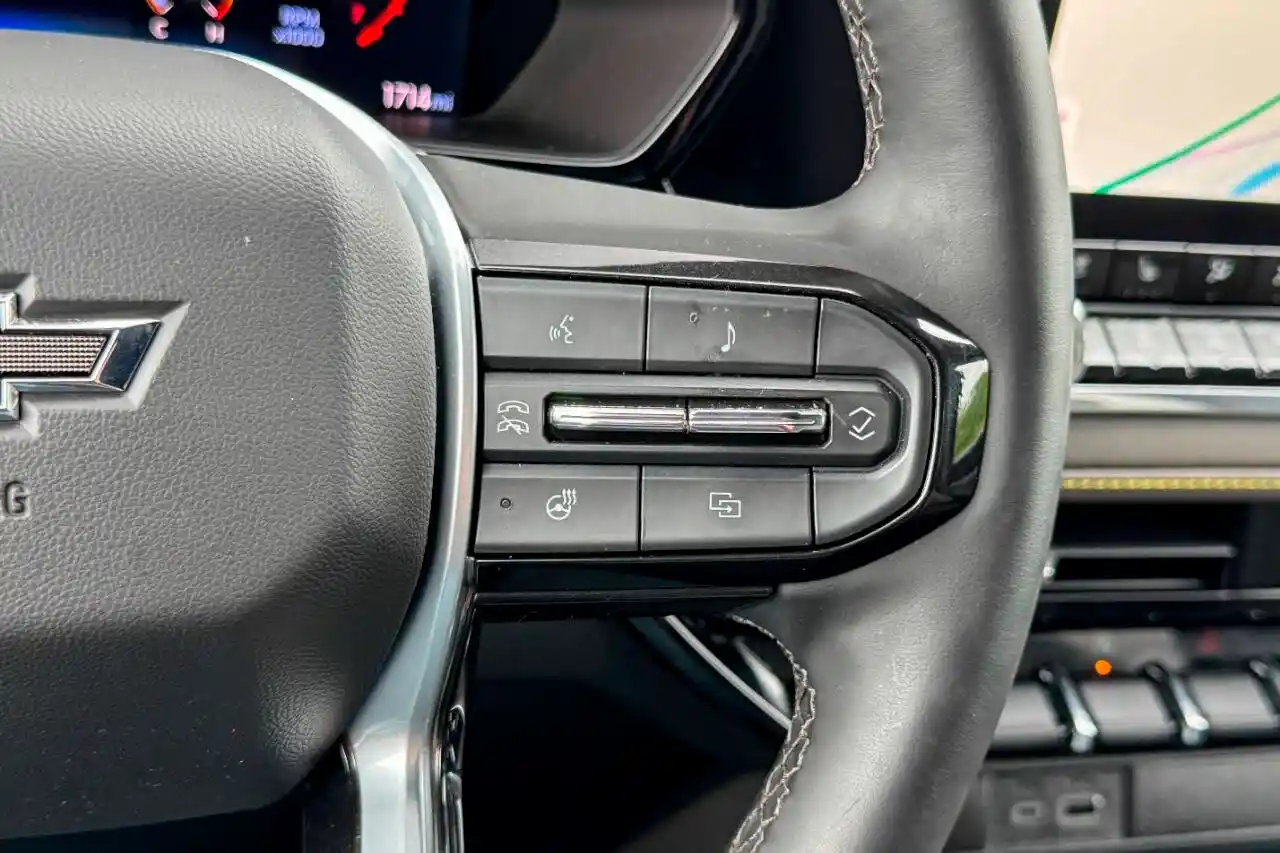 2025-chevrolet-colorado-zr2-4x4-4dr-crew-cab-for-sale-new-lebanon-ny-35