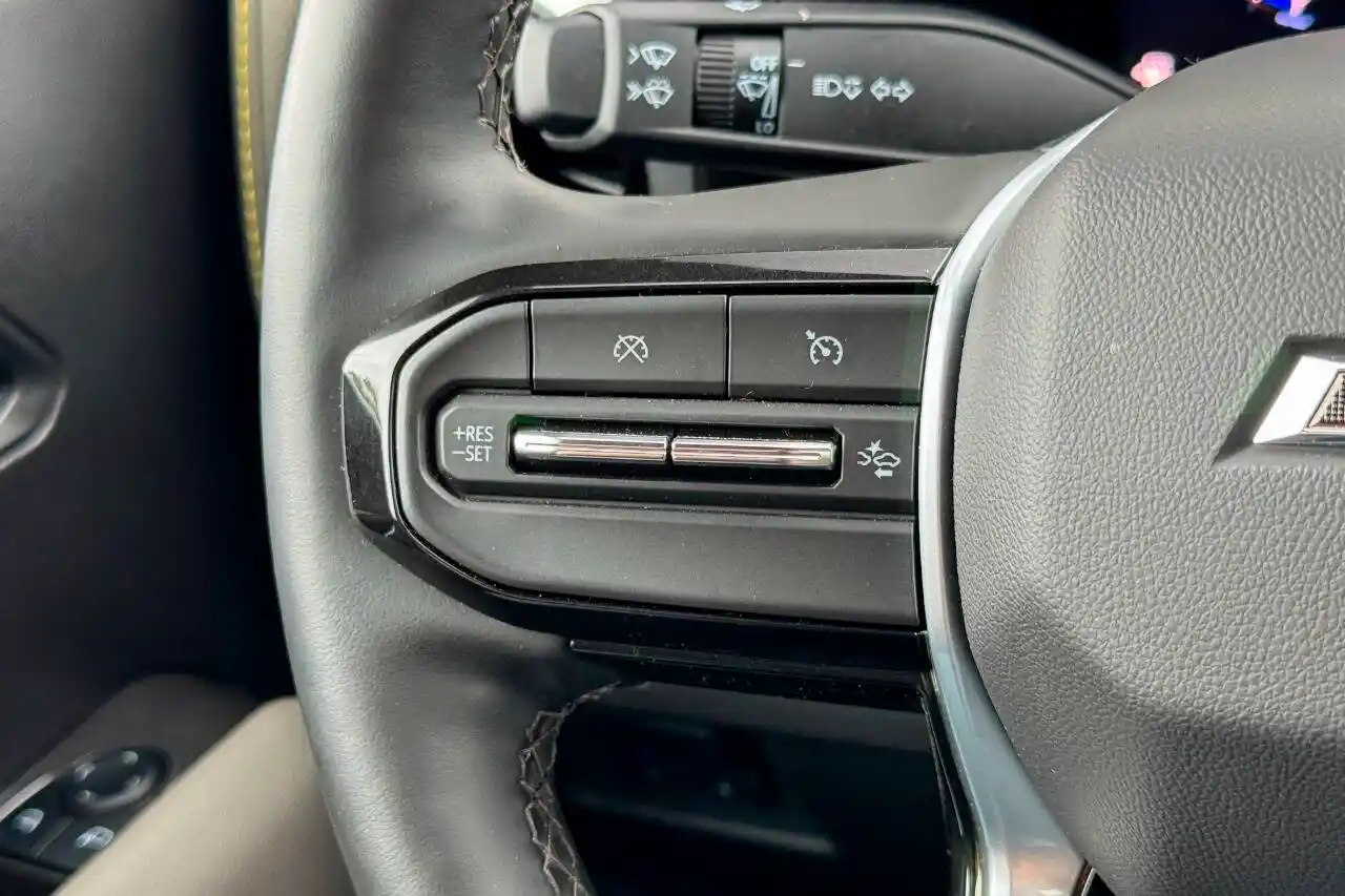 2025-chevrolet-colorado-zr2-4x4-4dr-crew-cab-for-sale-new-lebanon-ny-36