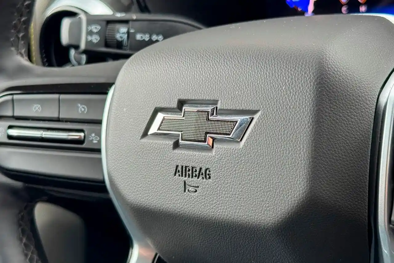 2025-chevrolet-colorado-zr2-4x4-4dr-crew-cab-for-sale-new-lebanon-ny-37