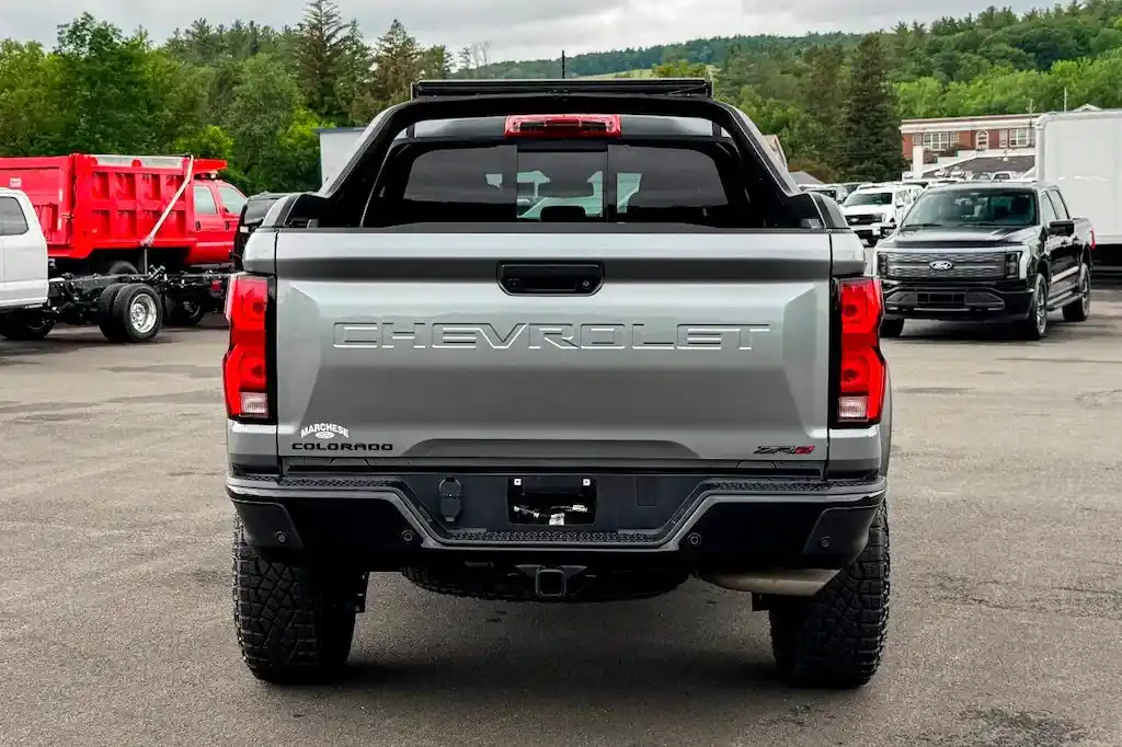 2025-chevrolet-colorado-zr2-4x4-4dr-crew-cab-for-sale-new-lebanon-ny-4