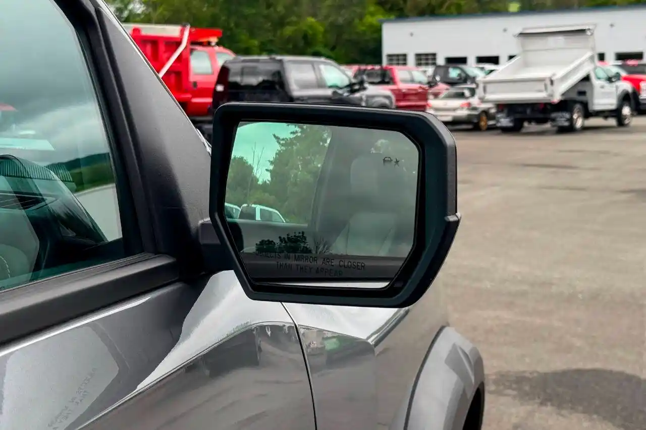 2025-chevrolet-colorado-zr2-4x4-4dr-crew-cab-for-sale-new-lebanon-ny-49