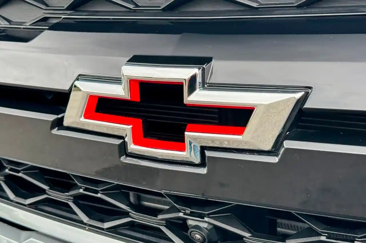 2025-chevrolet-colorado-zr2-4x4-4dr-crew-cab-for-sale-new-lebanon-ny-53