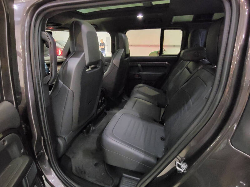 2025-land-rover-defender-octa-110-p635 (21)