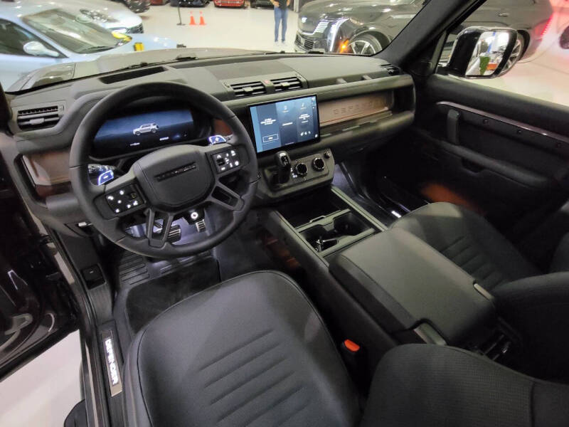 2025-land-rover-defender-octa-110-p635 (22)