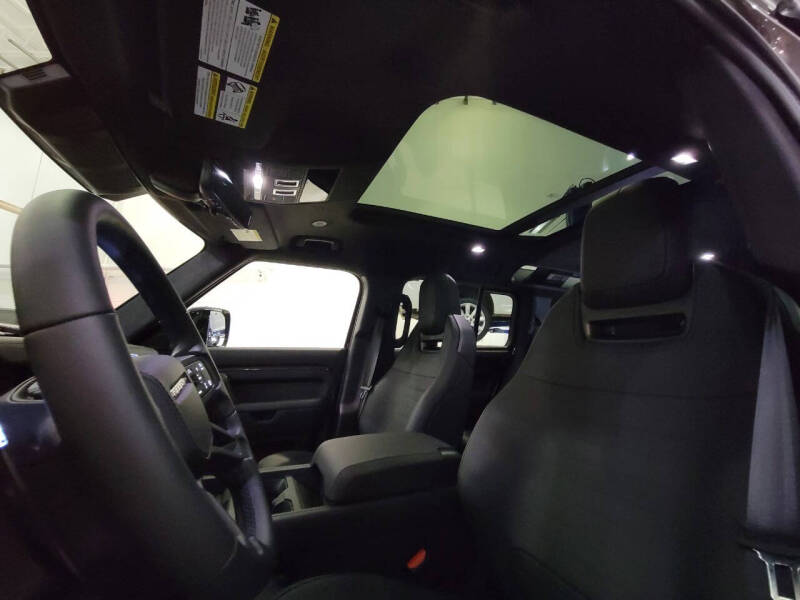 2025-land-rover-defender-octa-110-p635 (23)