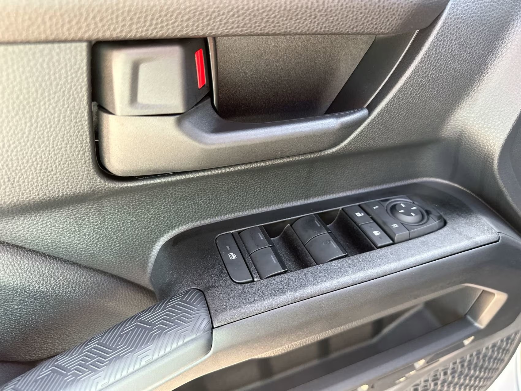 2025-toyota-4runner-trd-off-road (3)