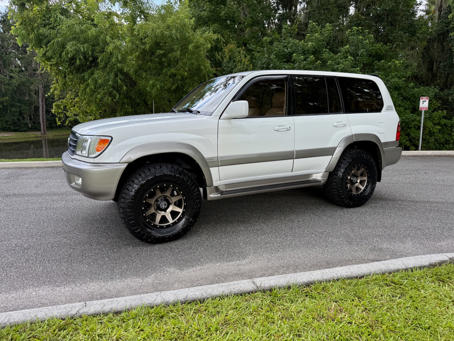 Used-2000-Toyota-Land-Cruiser-100-series-FRESH-BUILD-BEAUTIFUL-1751601289