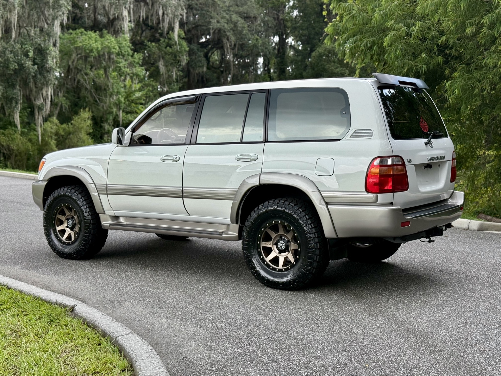 Used-2000-Toyota-Land-Cruiser-100-series-FRESH-BUILD-BEAUTIFUL-1751601290 (1)