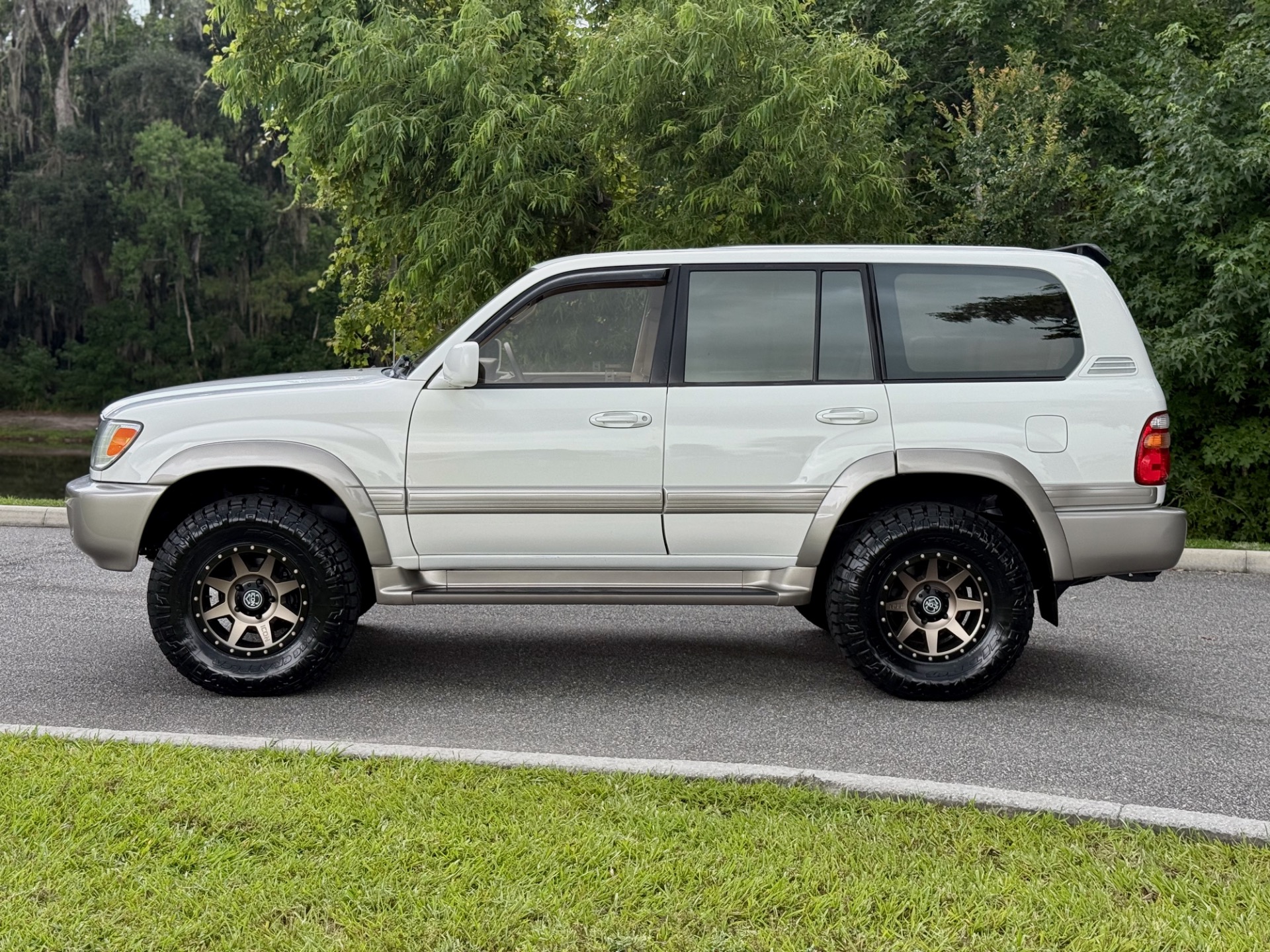 Used-2000-Toyota-Land-Cruiser-100-series-FRESH-BUILD-BEAUTIFUL-1751601291 (2)