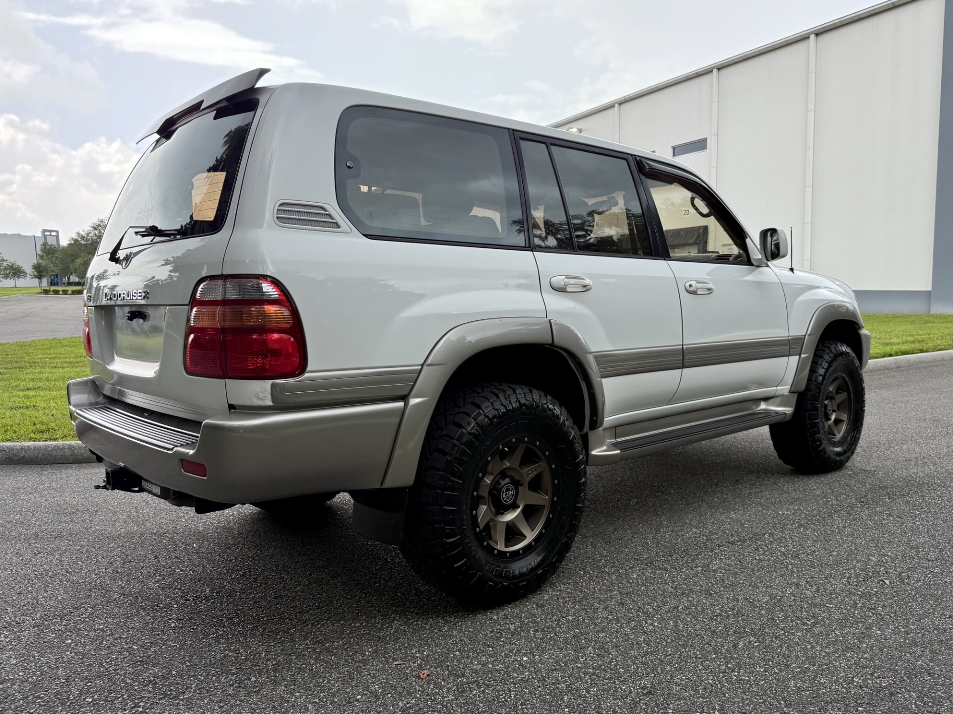 Used-2000-Toyota-Land-Cruiser-100-series-FRESH-BUILD-BEAUTIFUL-1751601292 (1)