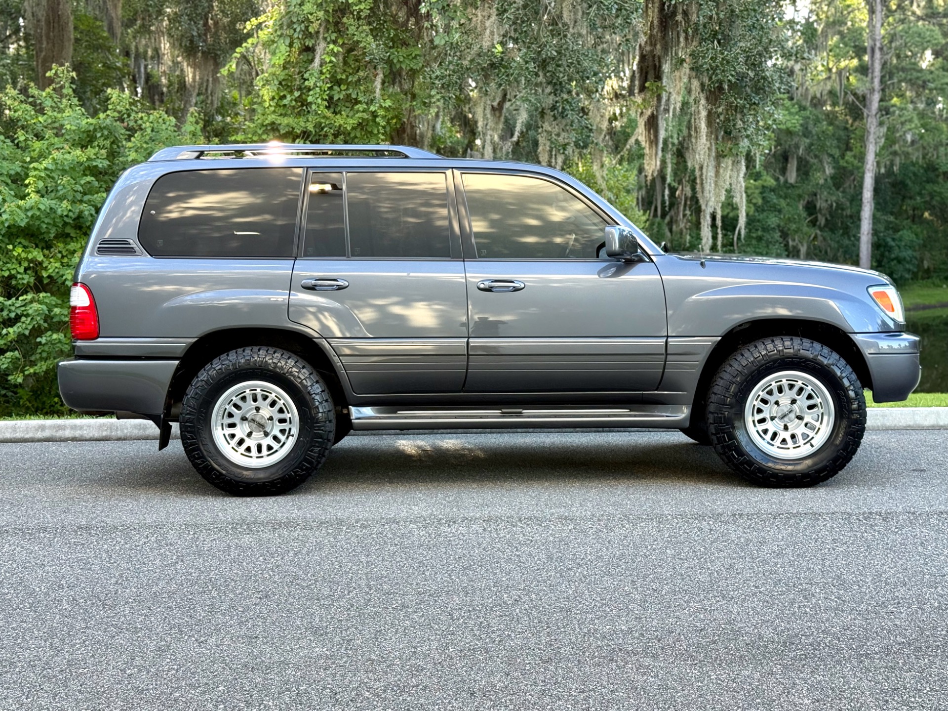 Used-2005-Lexus-LX-470-GALACTIC-GREY-MICA-EXCEPTIONAL-1752903322 (1)