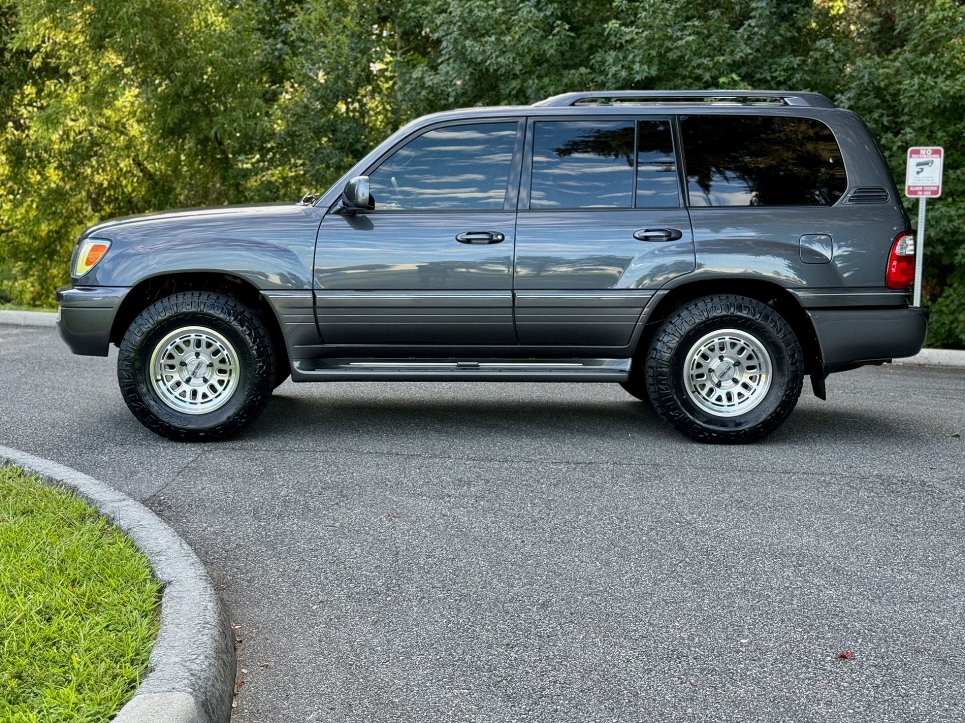 Used-2005-Lexus-LX-470-GALACTIC-GREY-MICA-EXCEPTIONAL-1752903324 (1)
