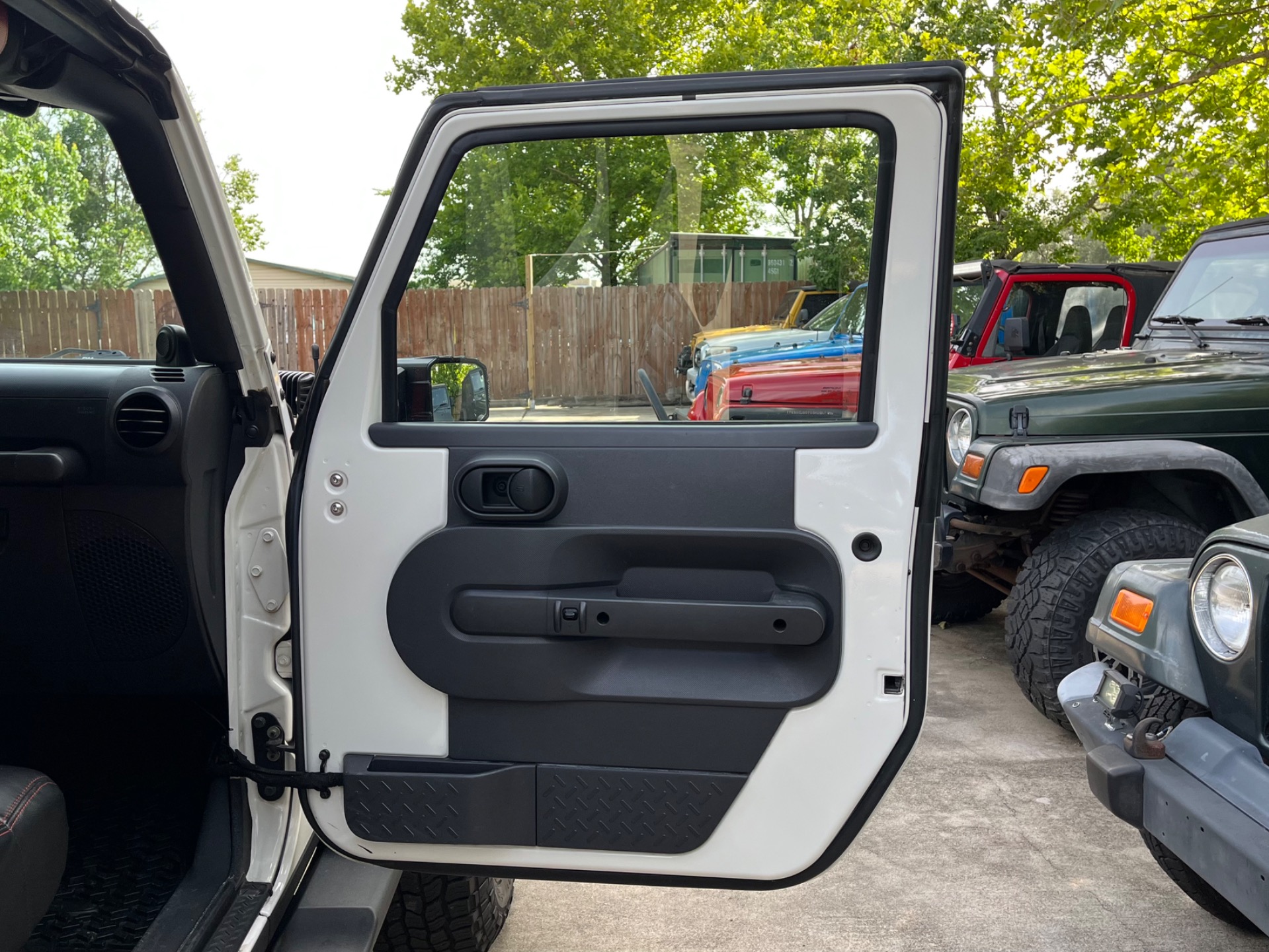 Used-2008-Jeep-Wrangler-Unlimited-Rubicon (24)