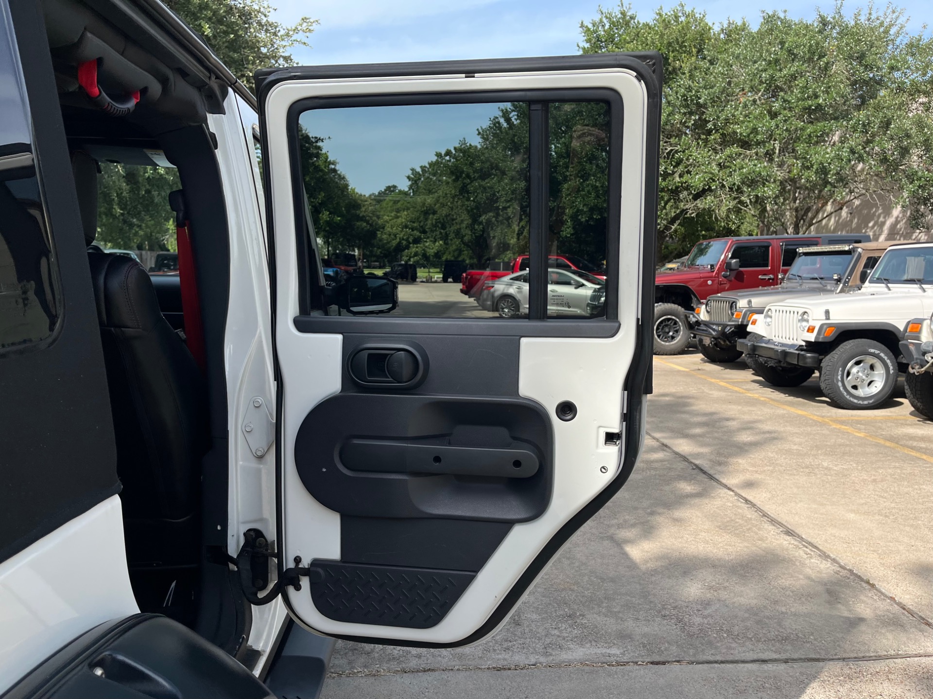 Used-2008-Jeep-Wrangler-Unlimited-Rubicon (29)