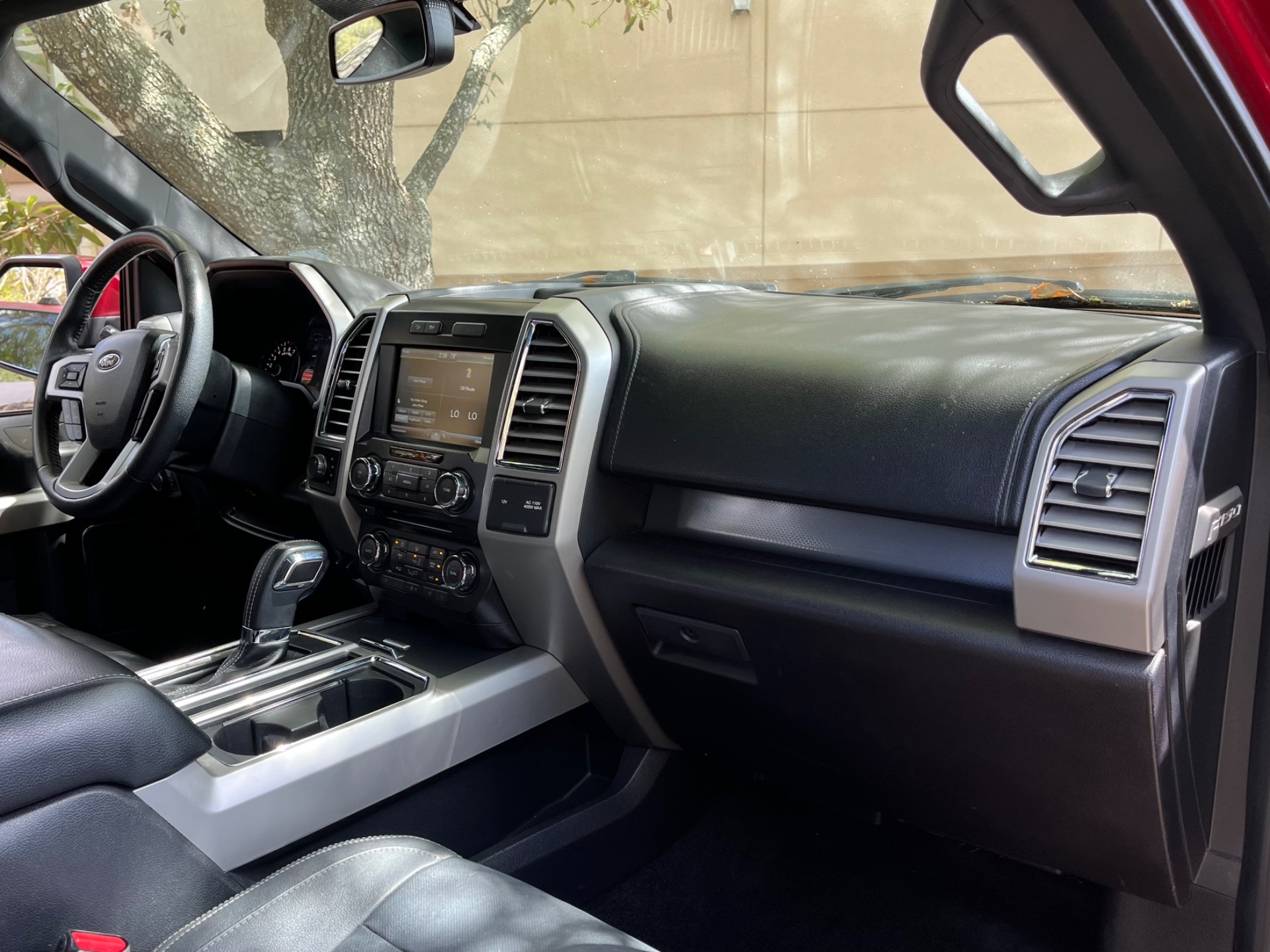 Used-2015-Ford-F-150-Lariat (11)