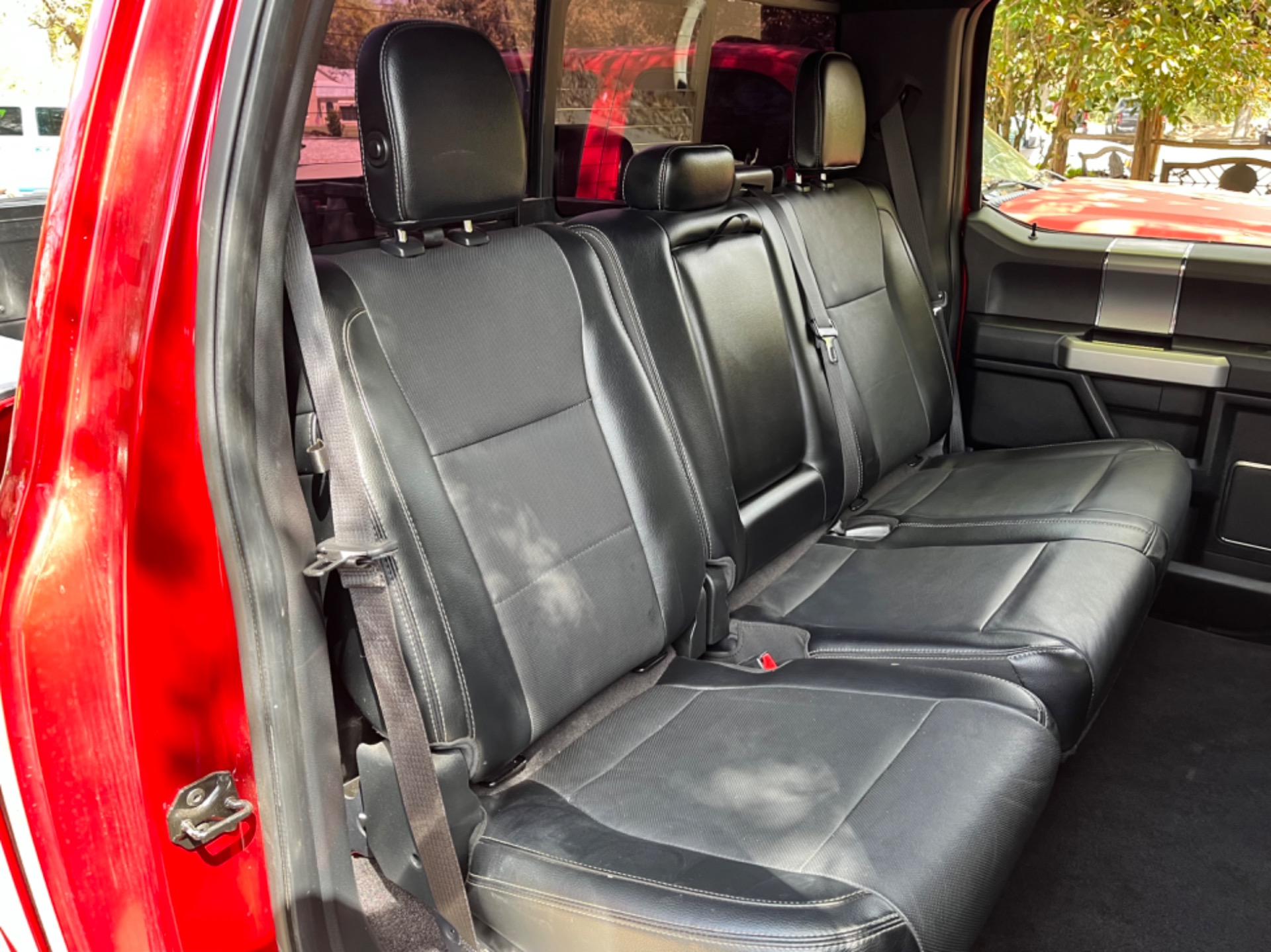 Used-2015-Ford-F-150-Lariat (12)
