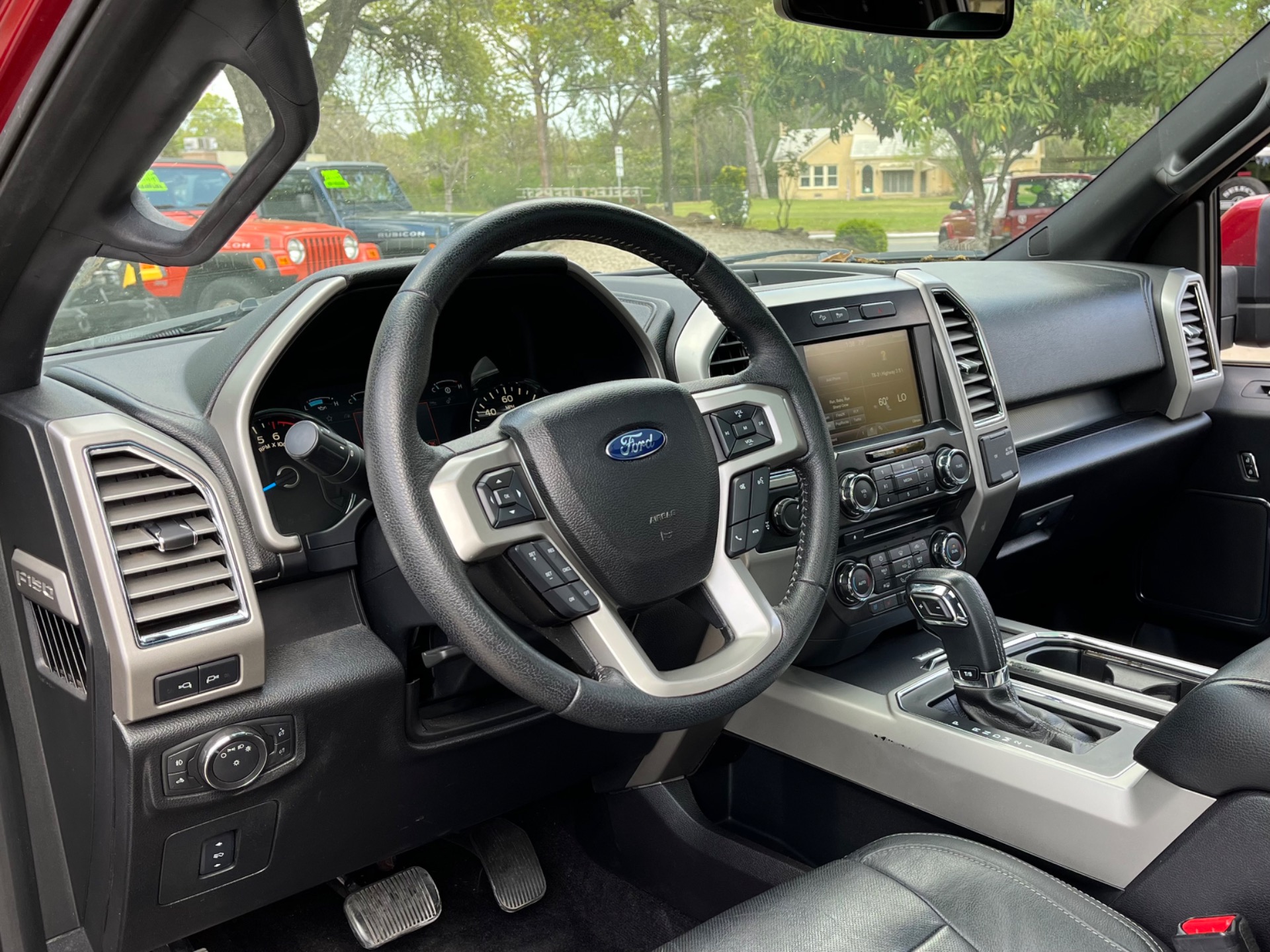 Used-2015-Ford-F-150-Lariat (9)