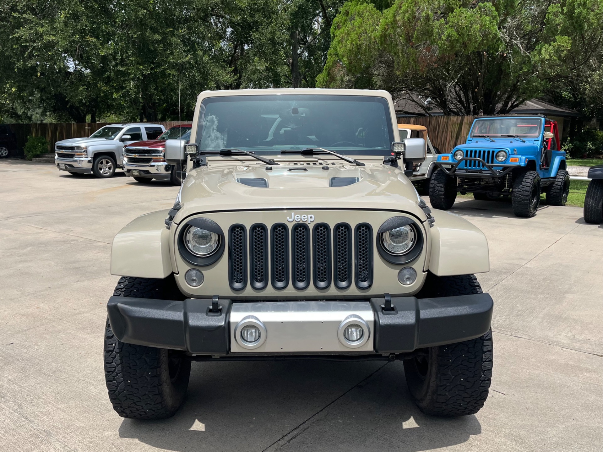 Used-2017-Jeep-Wrangler-Unlimited-Chief-Edition (1)