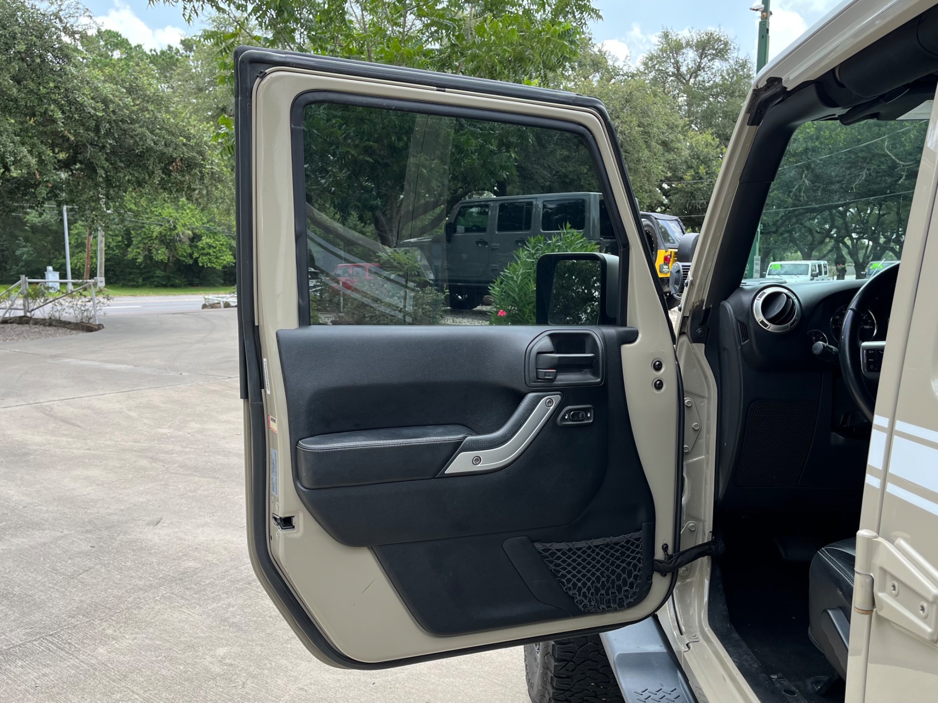Used-2017-Jeep-Wrangler-Unlimited-Chief-Edition (12)