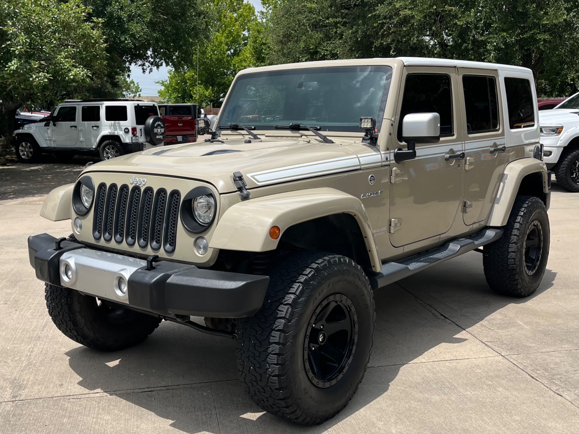 Used-2017-Jeep-Wrangler-Unlimited-Chief-Edition (2)