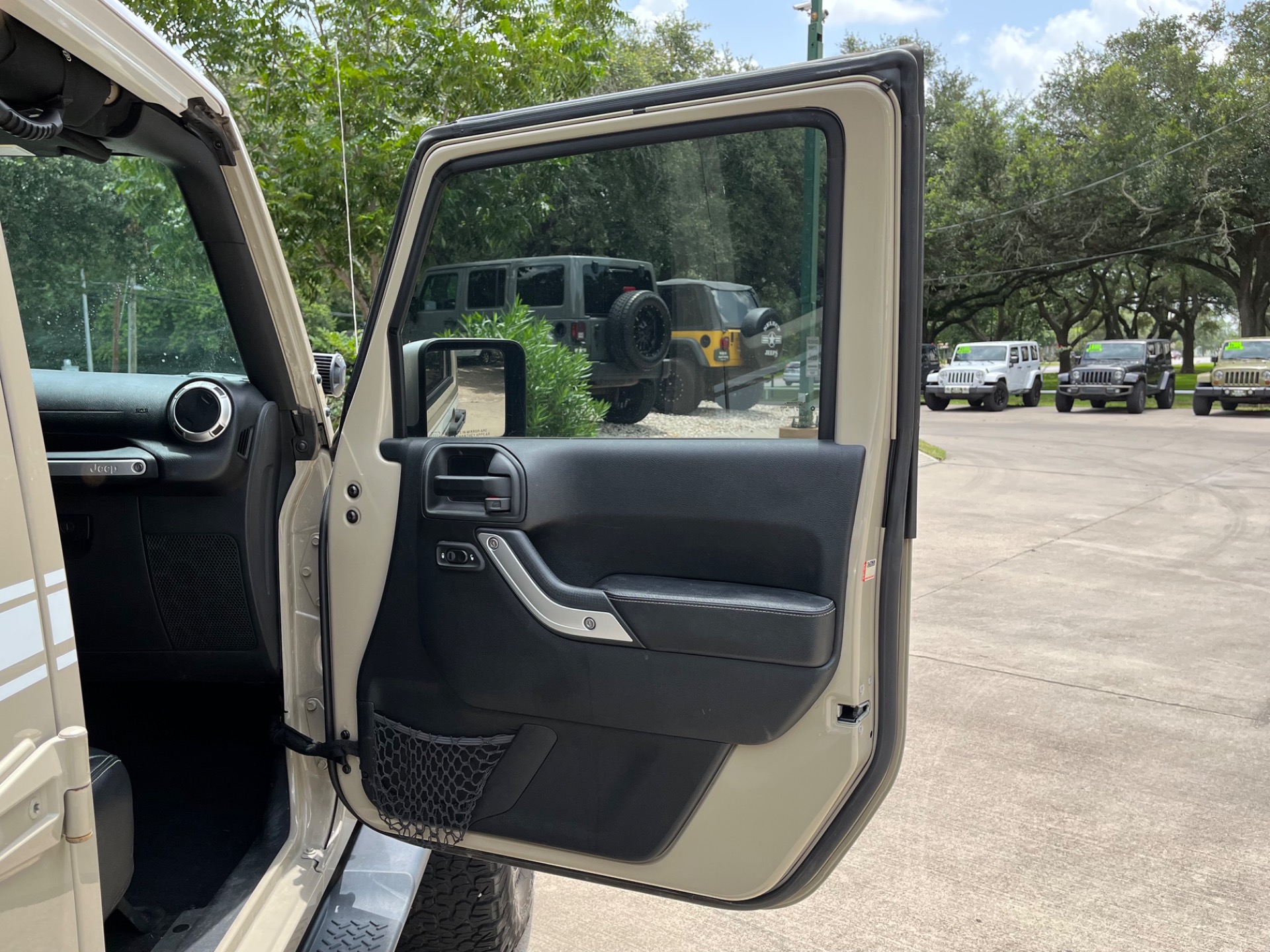 Used-2017-Jeep-Wrangler-Unlimited-Chief-Edition (23)