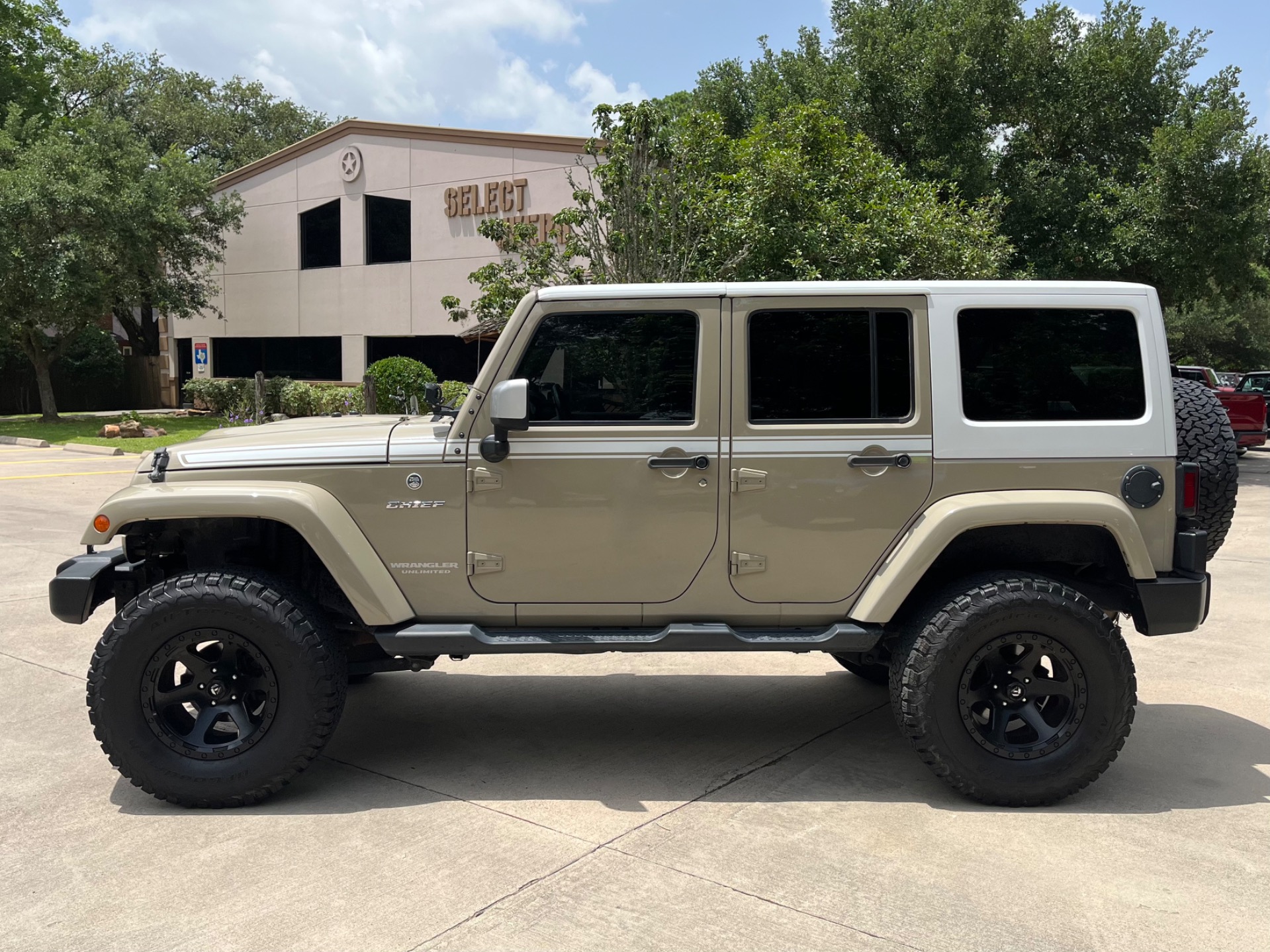 Used-2017-Jeep-Wrangler-Unlimited-Chief-Edition (4)
