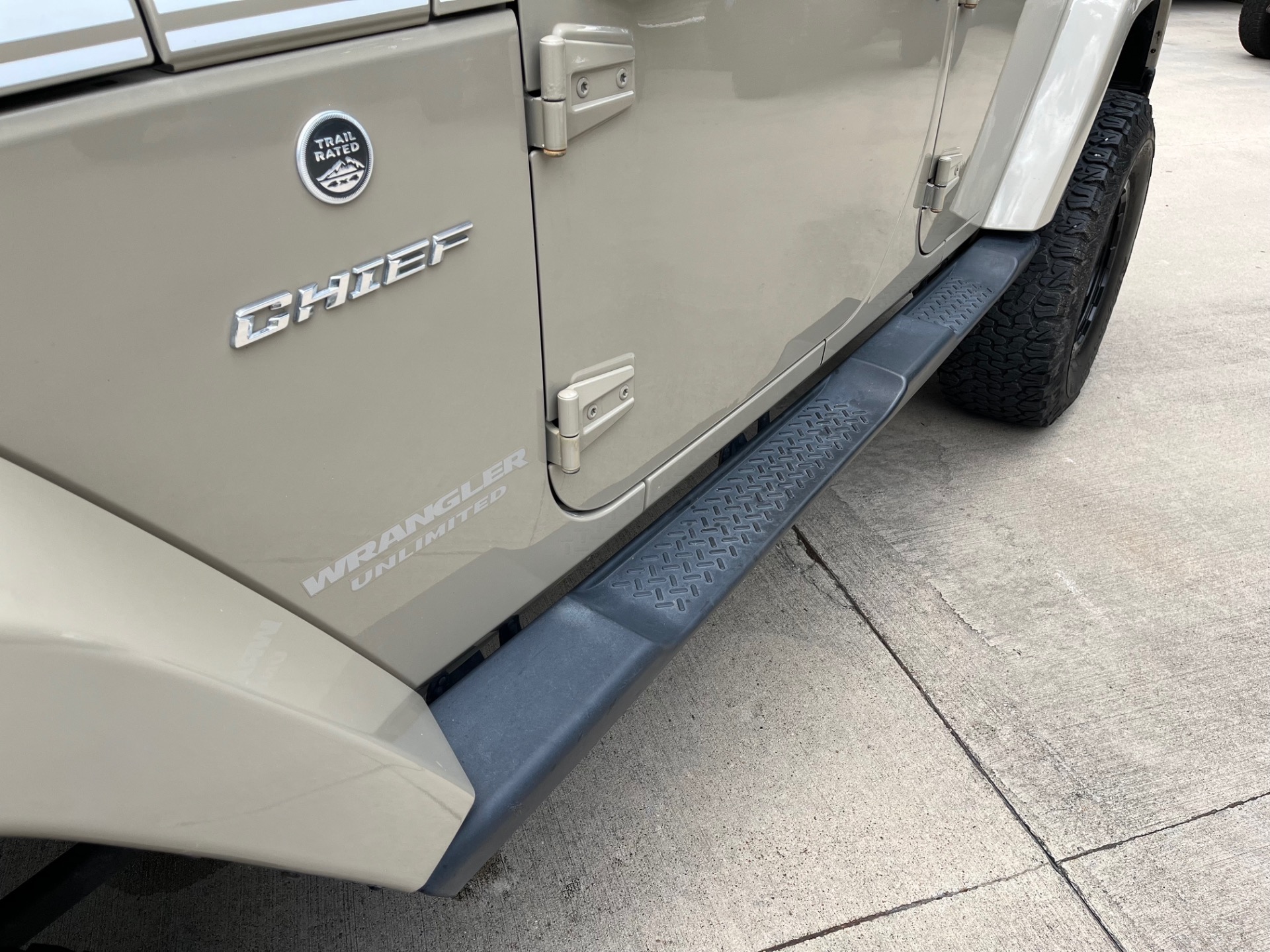 Used-2017-Jeep-Wrangler-Unlimited-Chief-Edition (5)