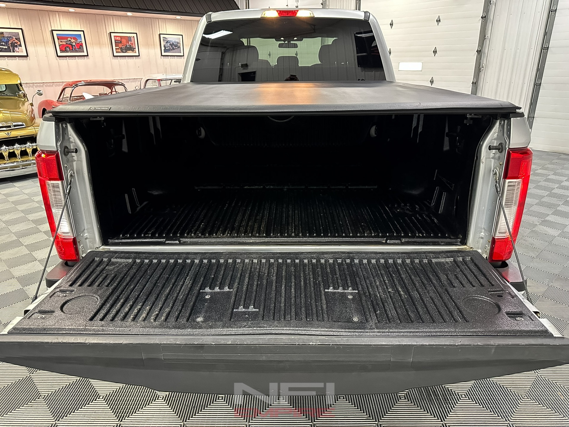 Used-2018-Ford-F250-Super-Duty-Crew-Cab-XLT-Pickup-4D-6-34-ft-1750454811
