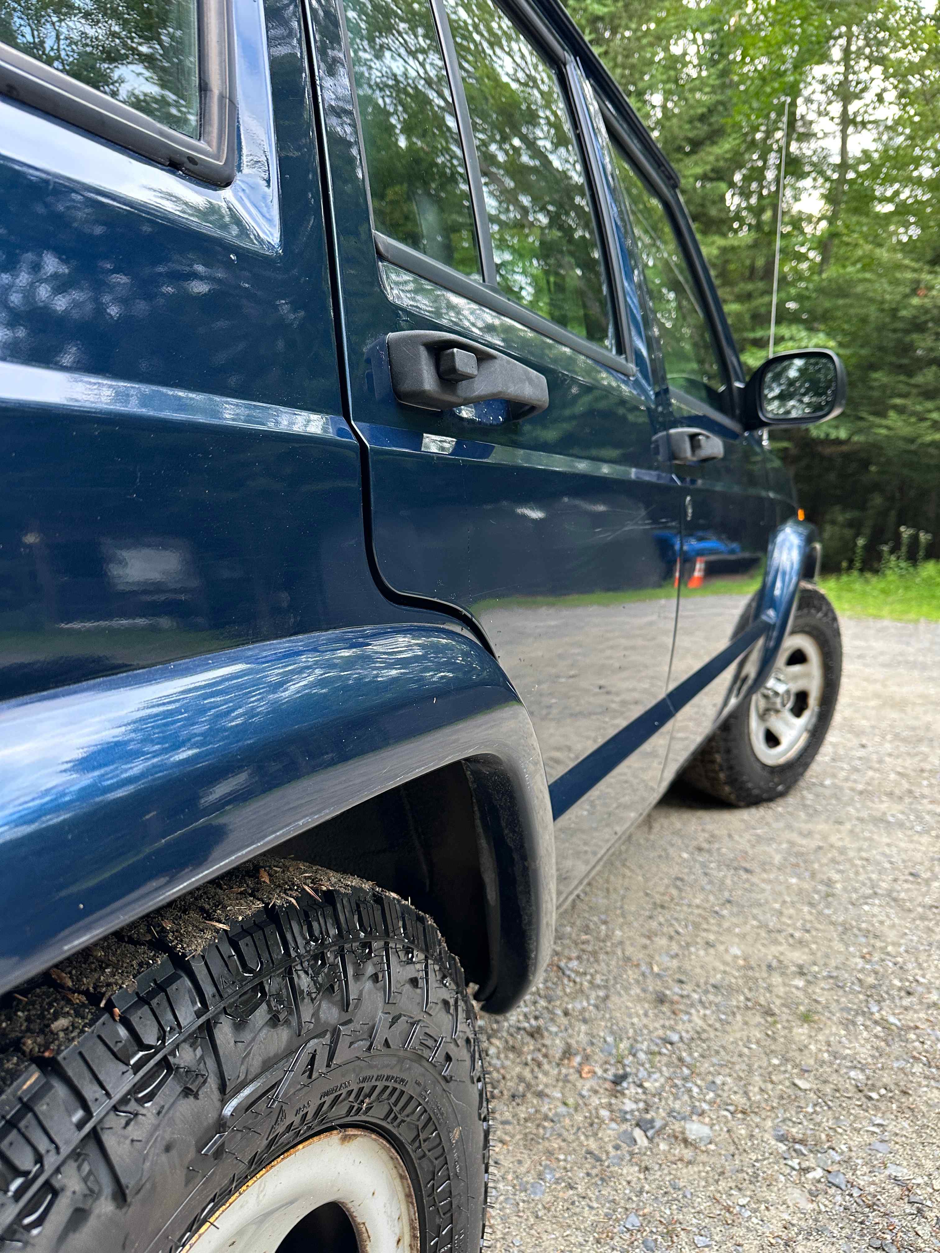 blue-2001-jeep-cherokee-sport-xj-for-sale-08