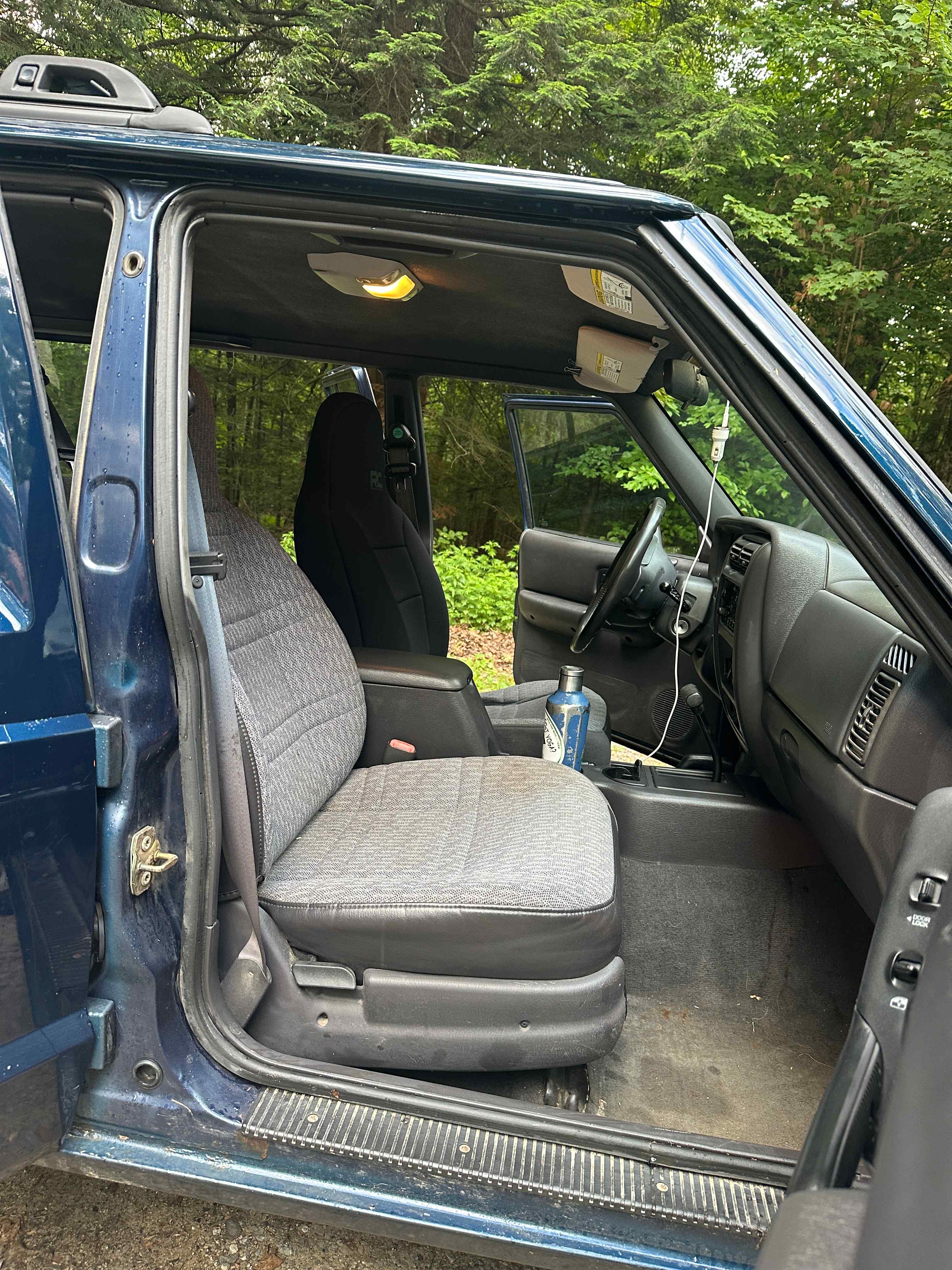 blue-2001-jeep-cherokee-sport-xj-for-sale-19