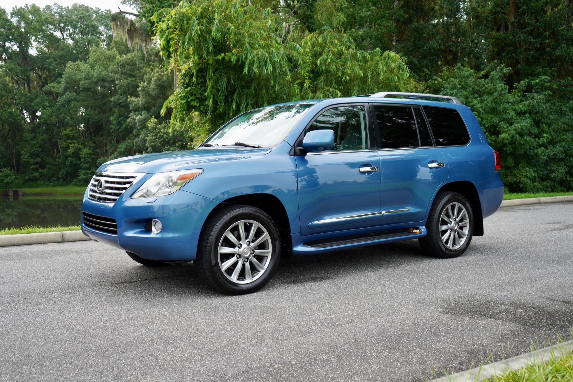 imgi_31_Used-2010-Lexus-LX-570-RARE-COASTAL-AZUL-MICA-1721959331