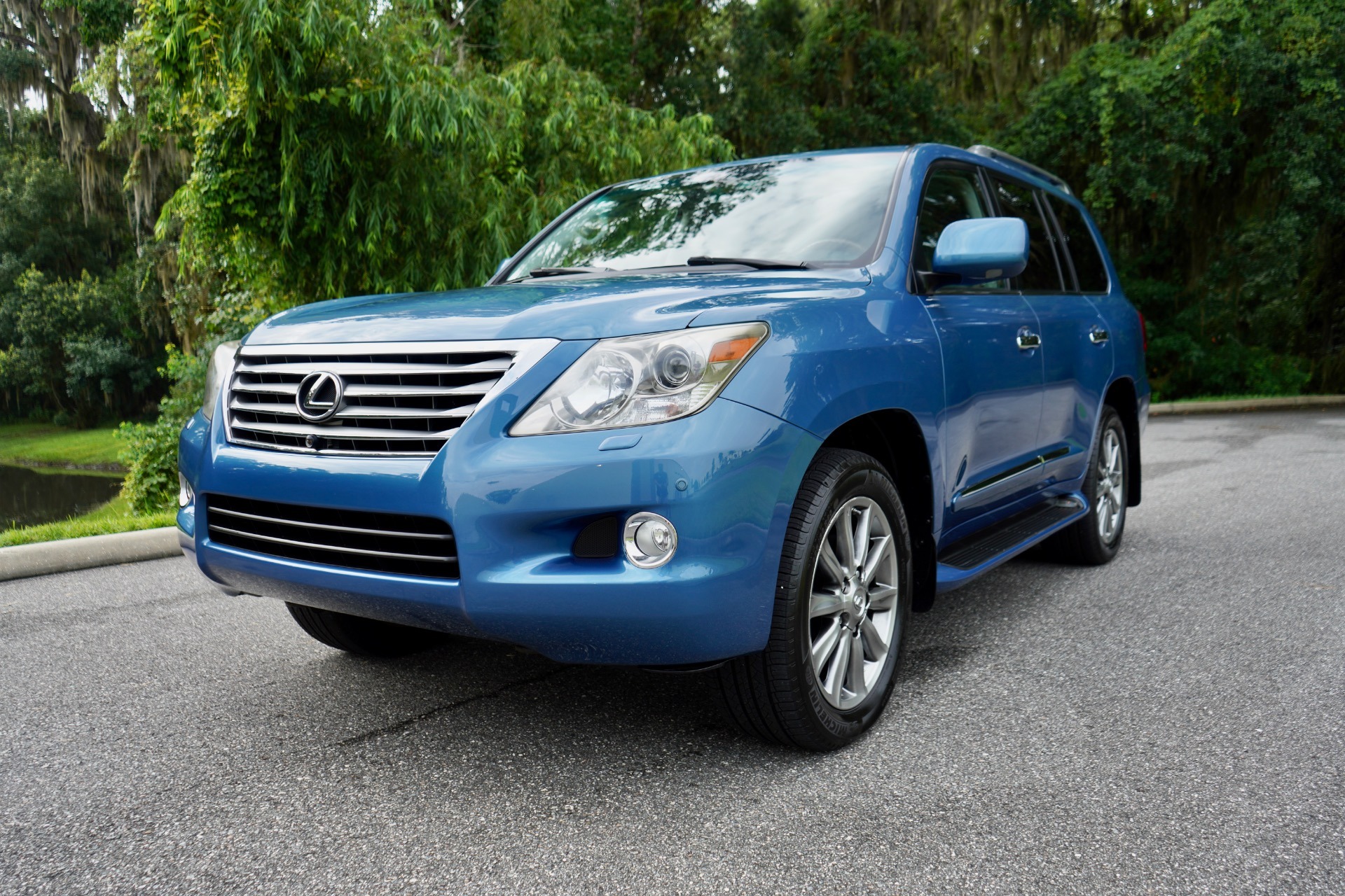 imgi_32_Used-2010-Lexus-LX-570-RARE-COASTAL-AZUL-MICA-1721959331