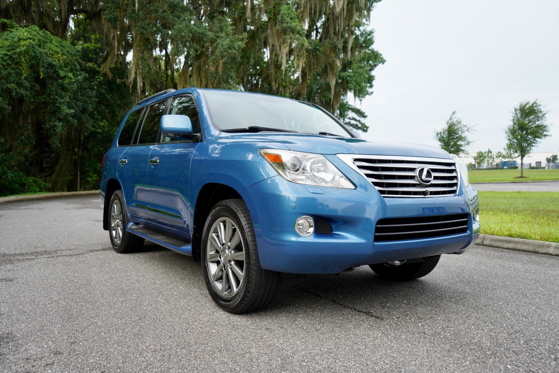 imgi_34_Used-2010-Lexus-LX-570-RARE-COASTAL-AZUL-MICA-1721959331