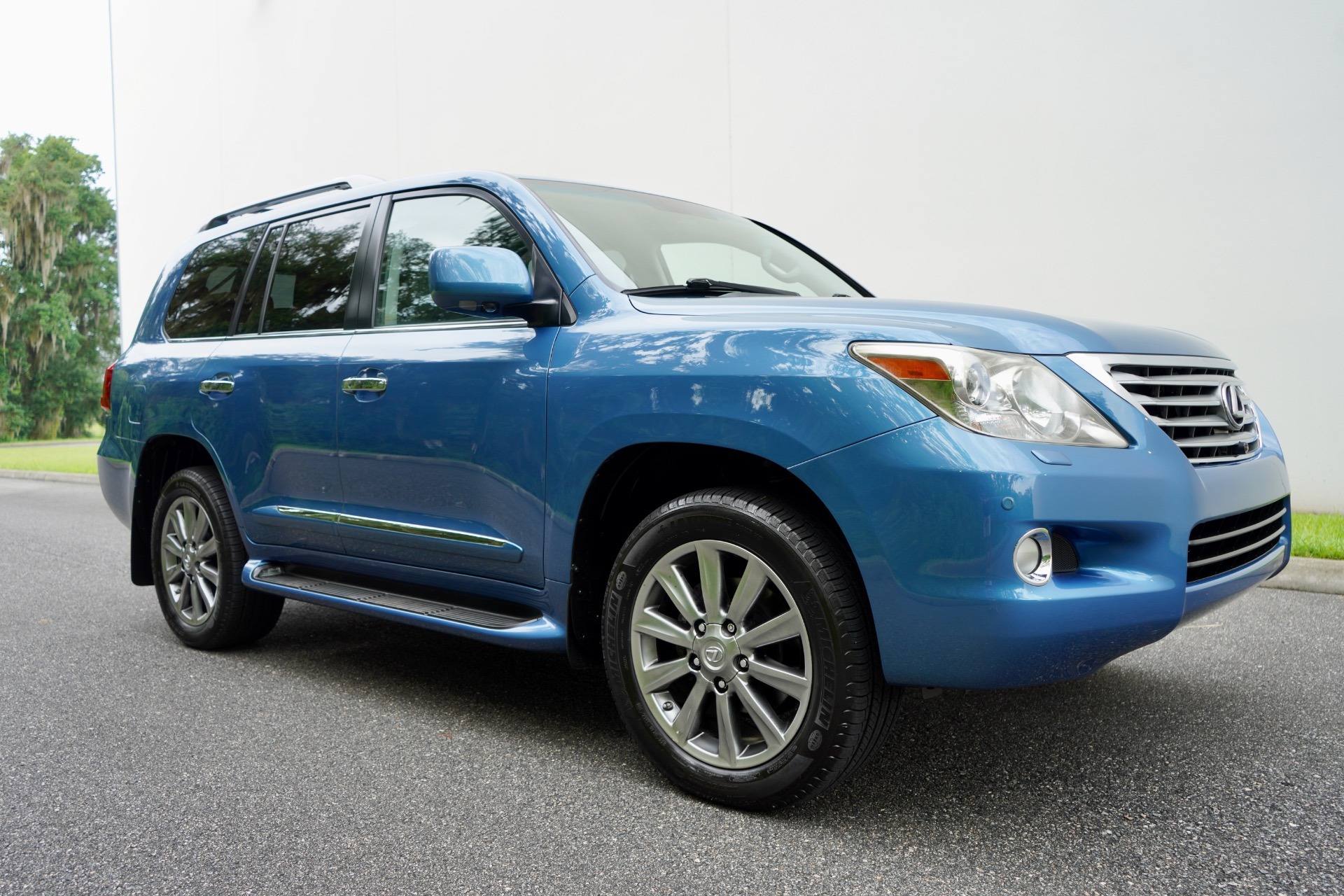 imgi_36_Used-2010-Lexus-LX-570-RARE-COASTAL-AZUL-MICA-1721959331