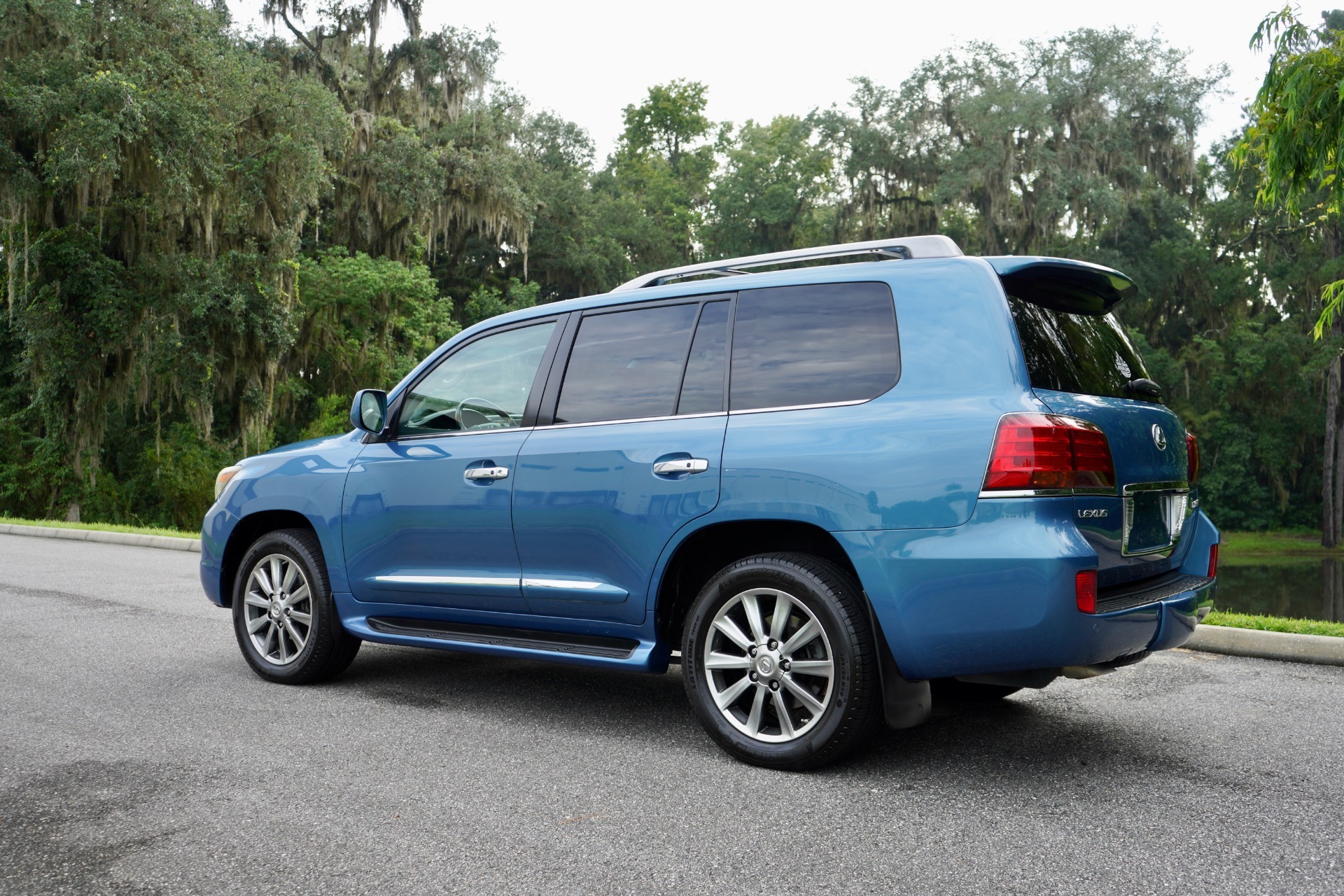 imgi_38_Used-2010-Lexus-LX-570-RARE-COASTAL-AZUL-MICA-1721959331