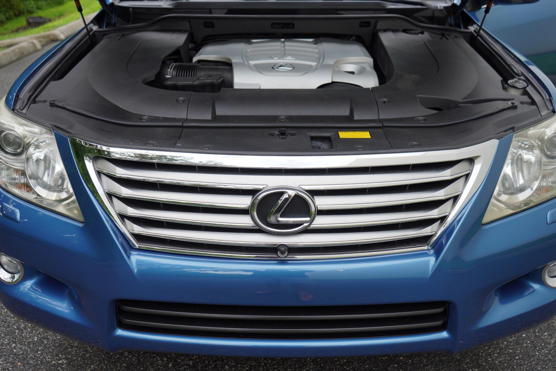 imgi_49_Used-2010-Lexus-LX-570-RARE-COASTAL-AZUL-MICA-1721959331