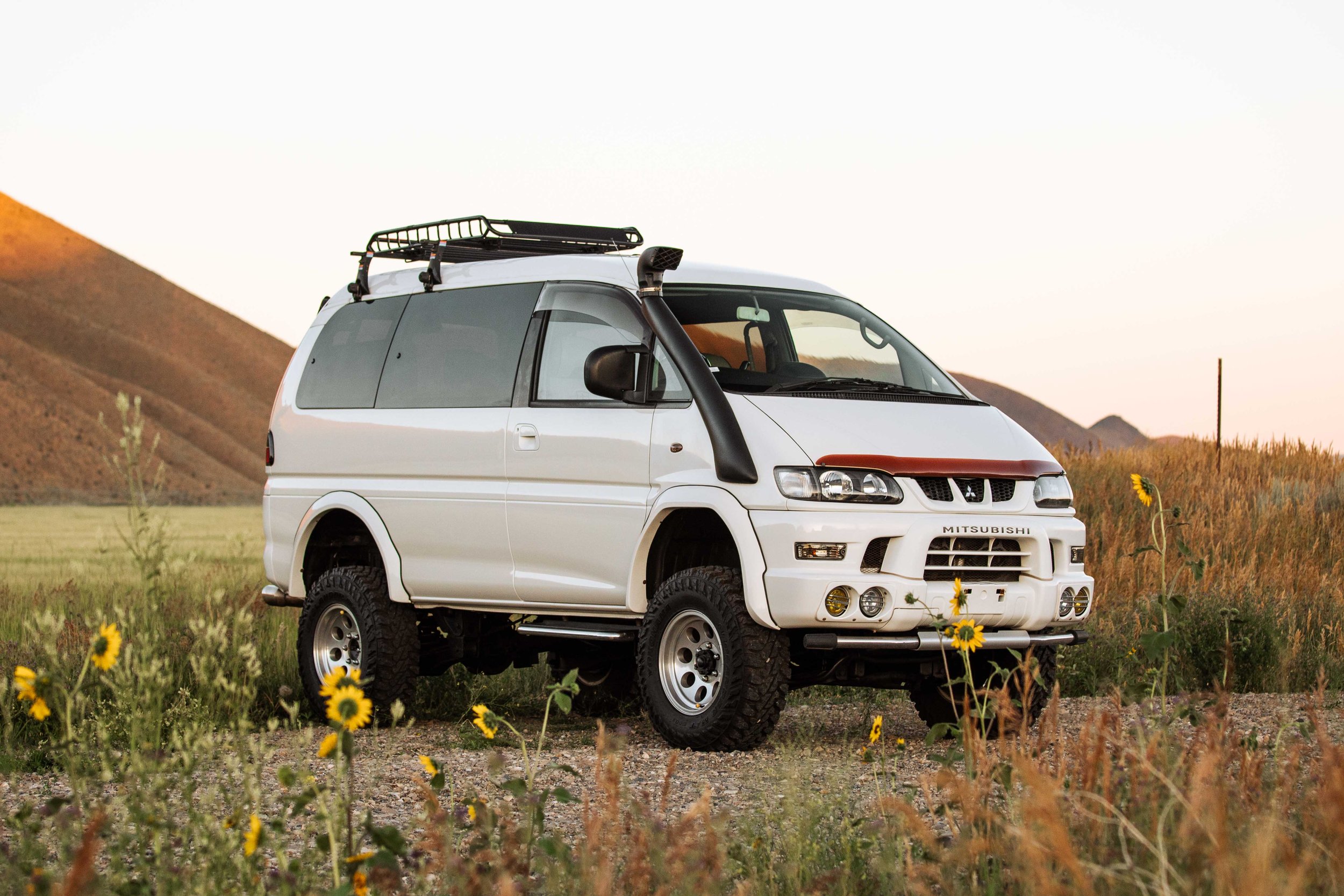 mitsubishi-delica-mammoth-for-sale-01