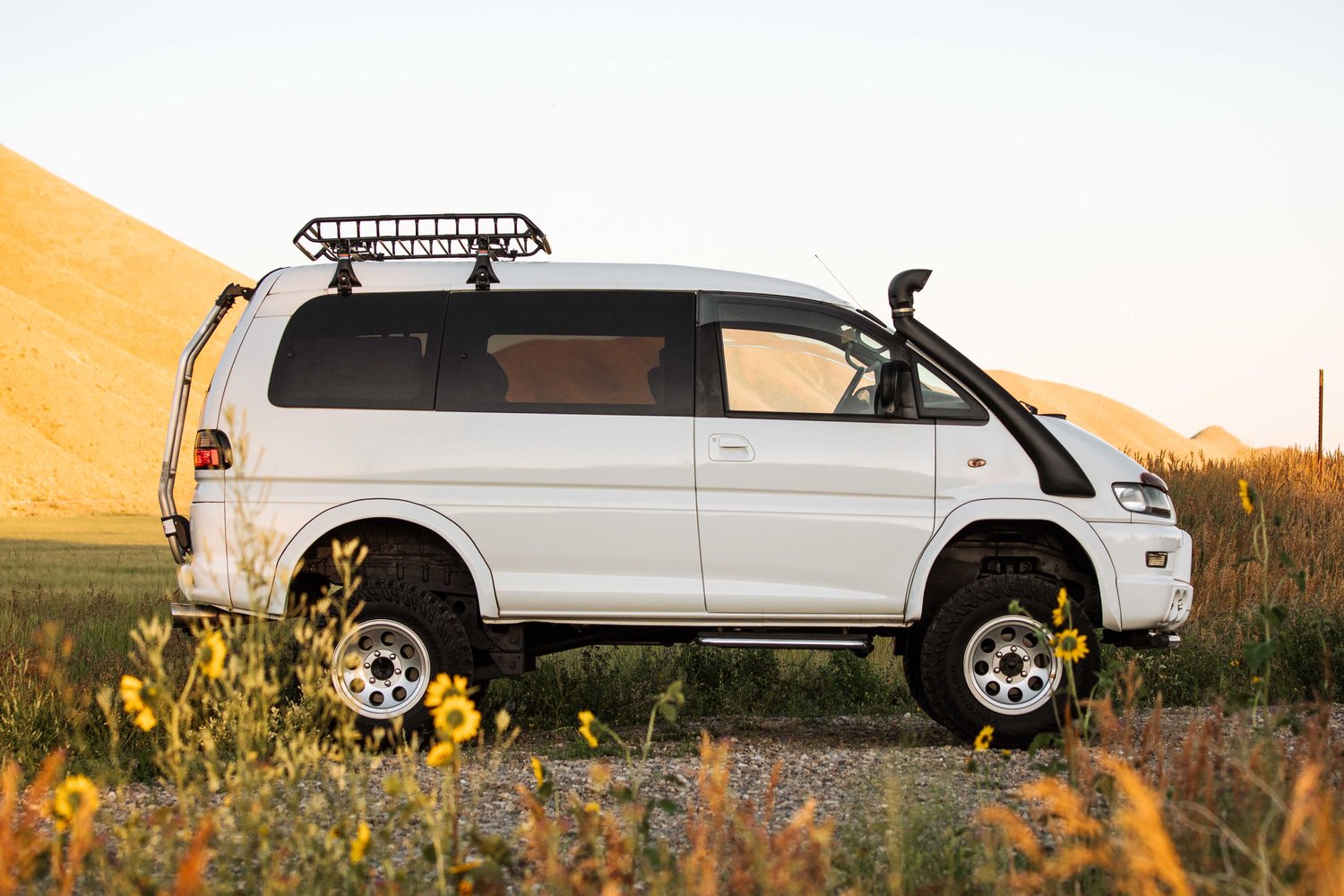 mitsubishi-delica-mammoth-for-sale-02