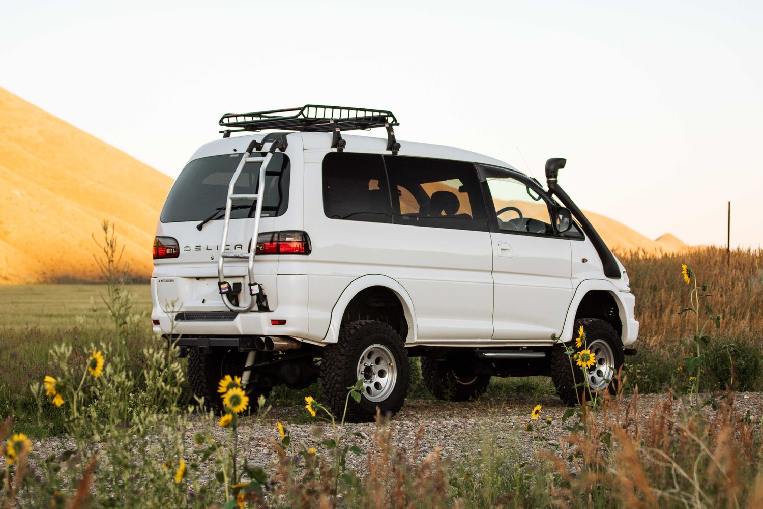 mitsubishi-delica-mammoth-for-sale-03