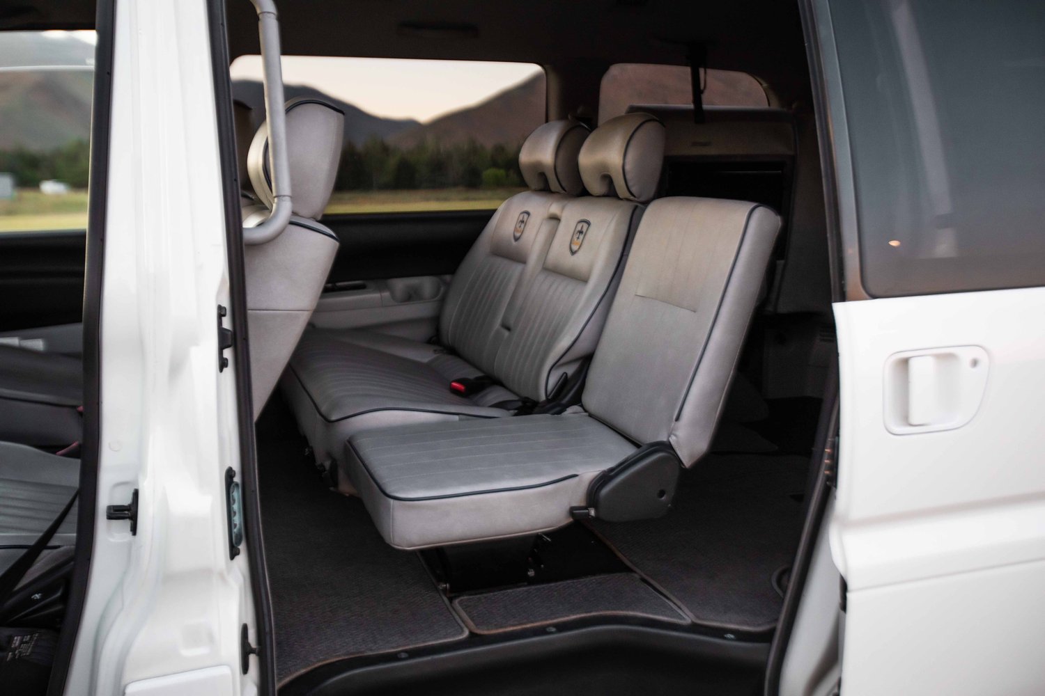 mitsubishi-delica-mammoth-for-sale-13