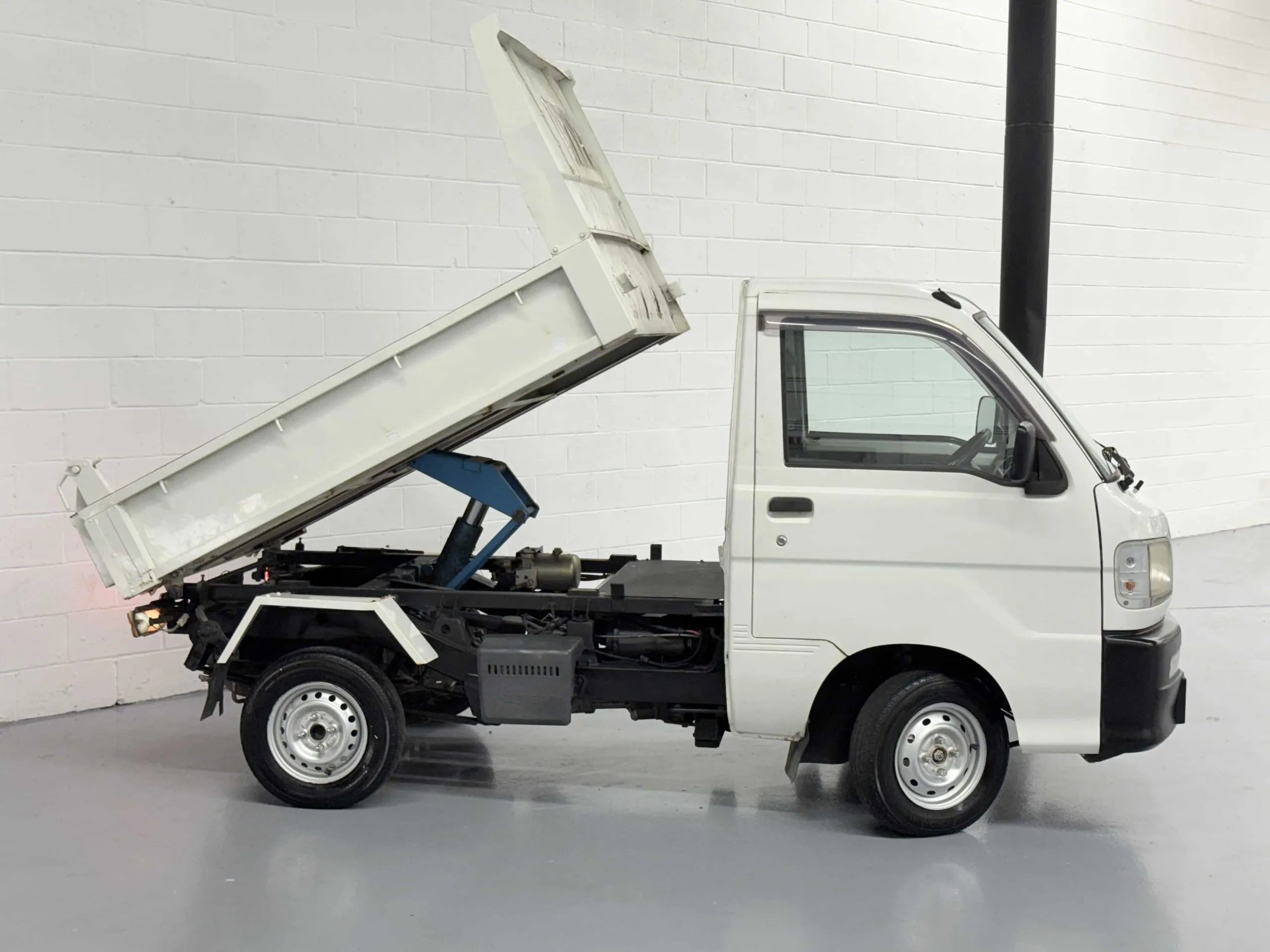 mitsubishi-hijet-dump-truck-for-sale-02